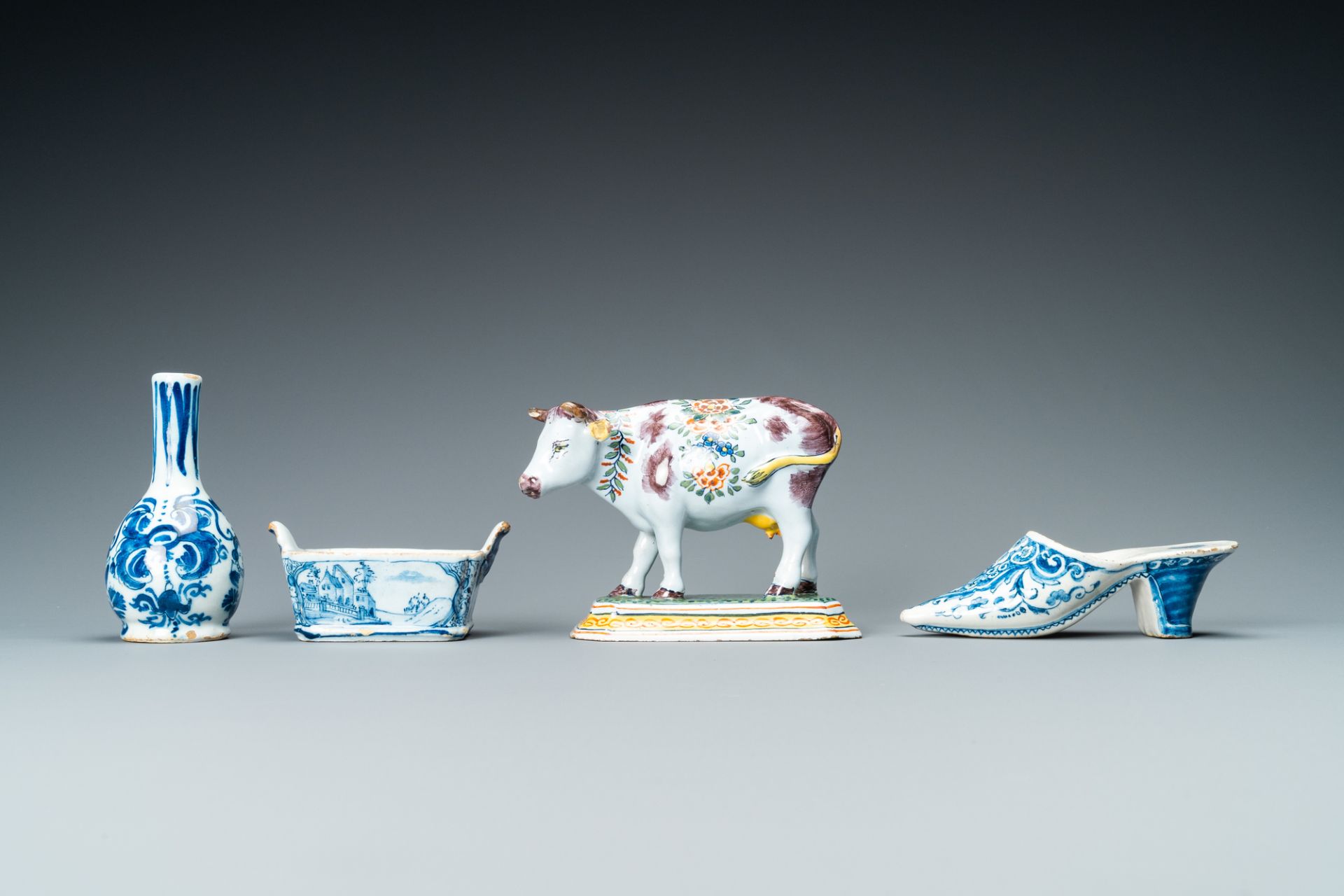 A varied collection of blue and white and polychrome Delftware, 18/19th C. - Bild 3 aus 14