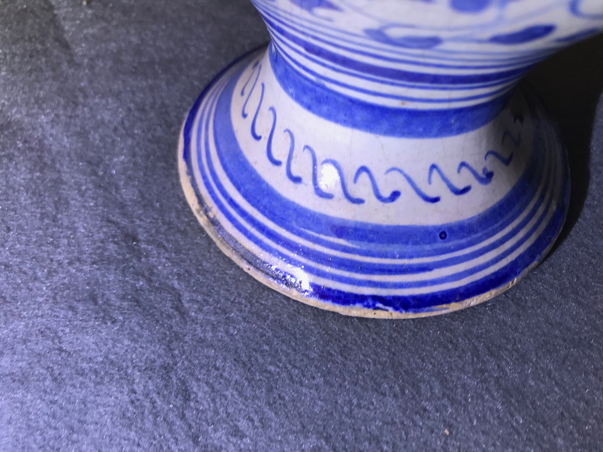 A blue and white Antwerp maiolica 'a foglie' wet drug jar, mid 16th C. - Image 9 of 15