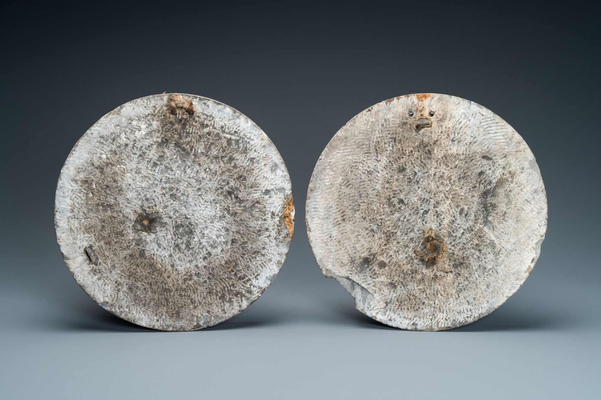 Two white marble medallions depicting Bacchus and Flora, probably Italy, 17th C. - Image 3 of 3