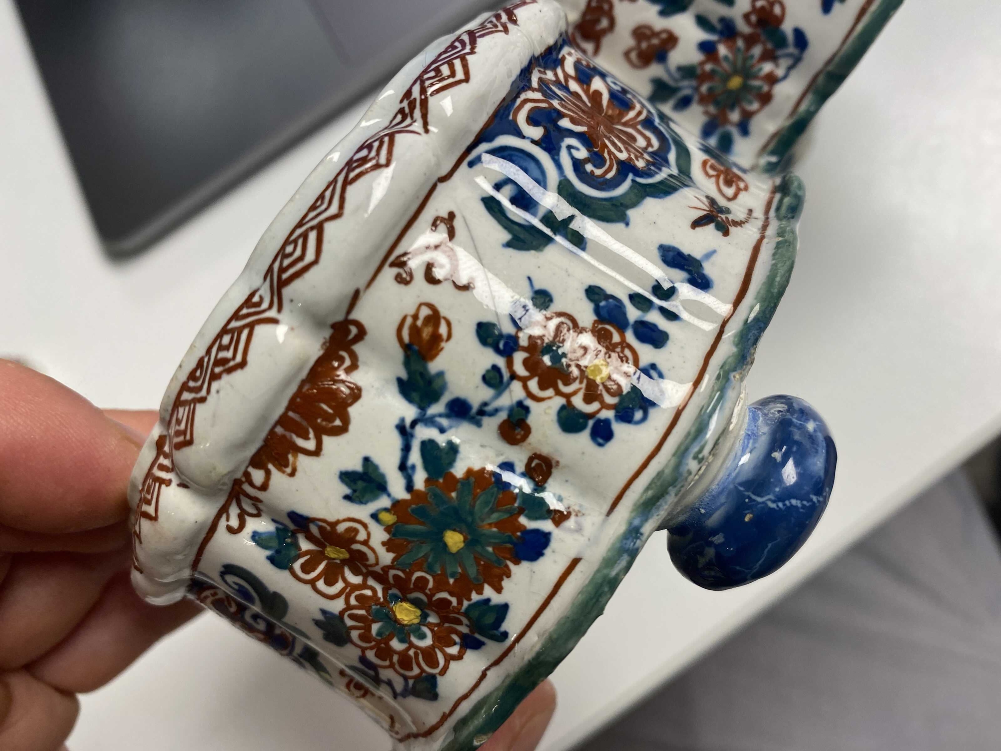 A Dutch Delft cashmere palette cruet set on stand, 1st quarter 18th C. - Image 19 of 19