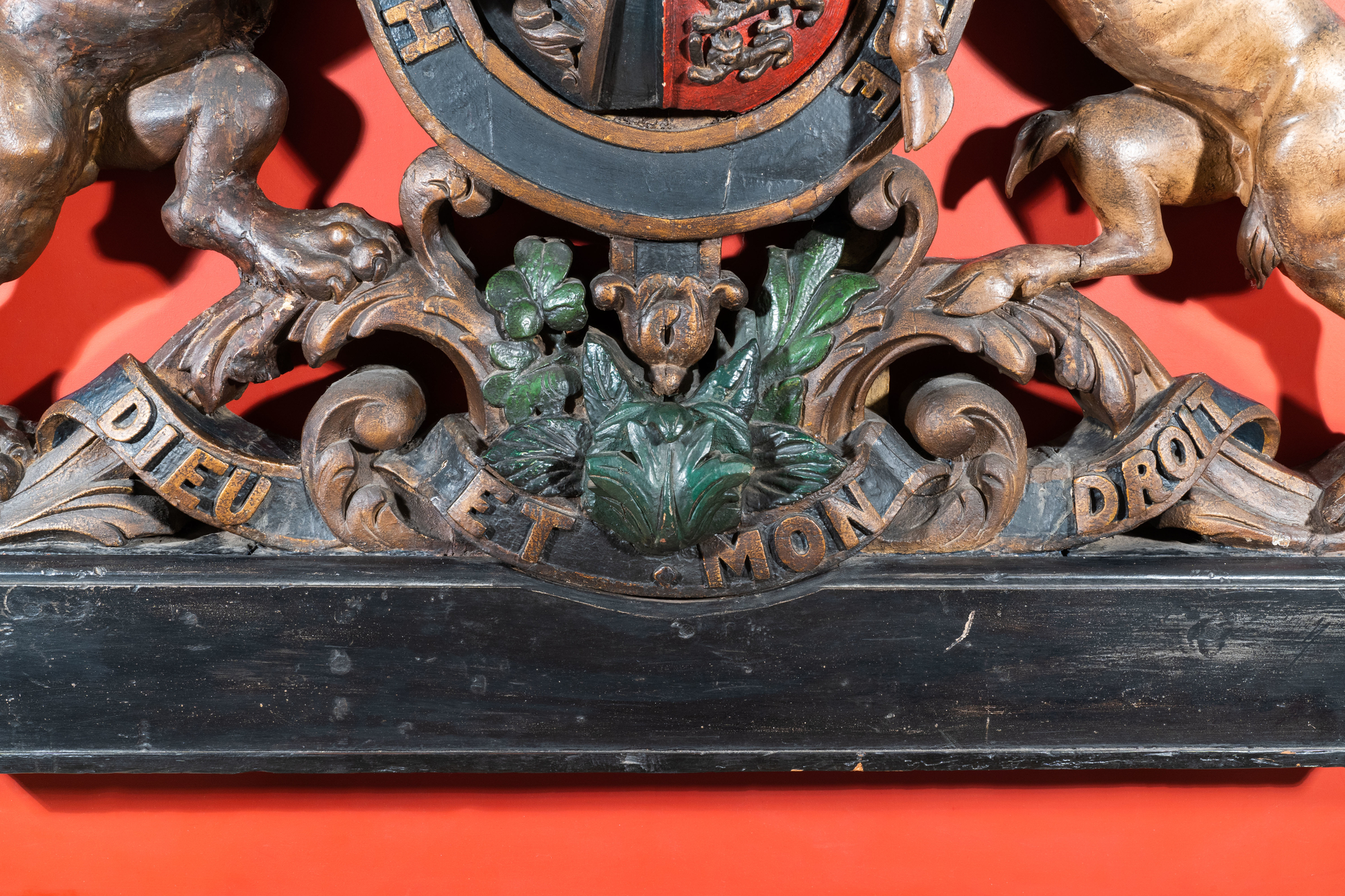 A large polychromed wooden Royal coat of arms of the United Kingdom, 19th C. - Image 8 of 16