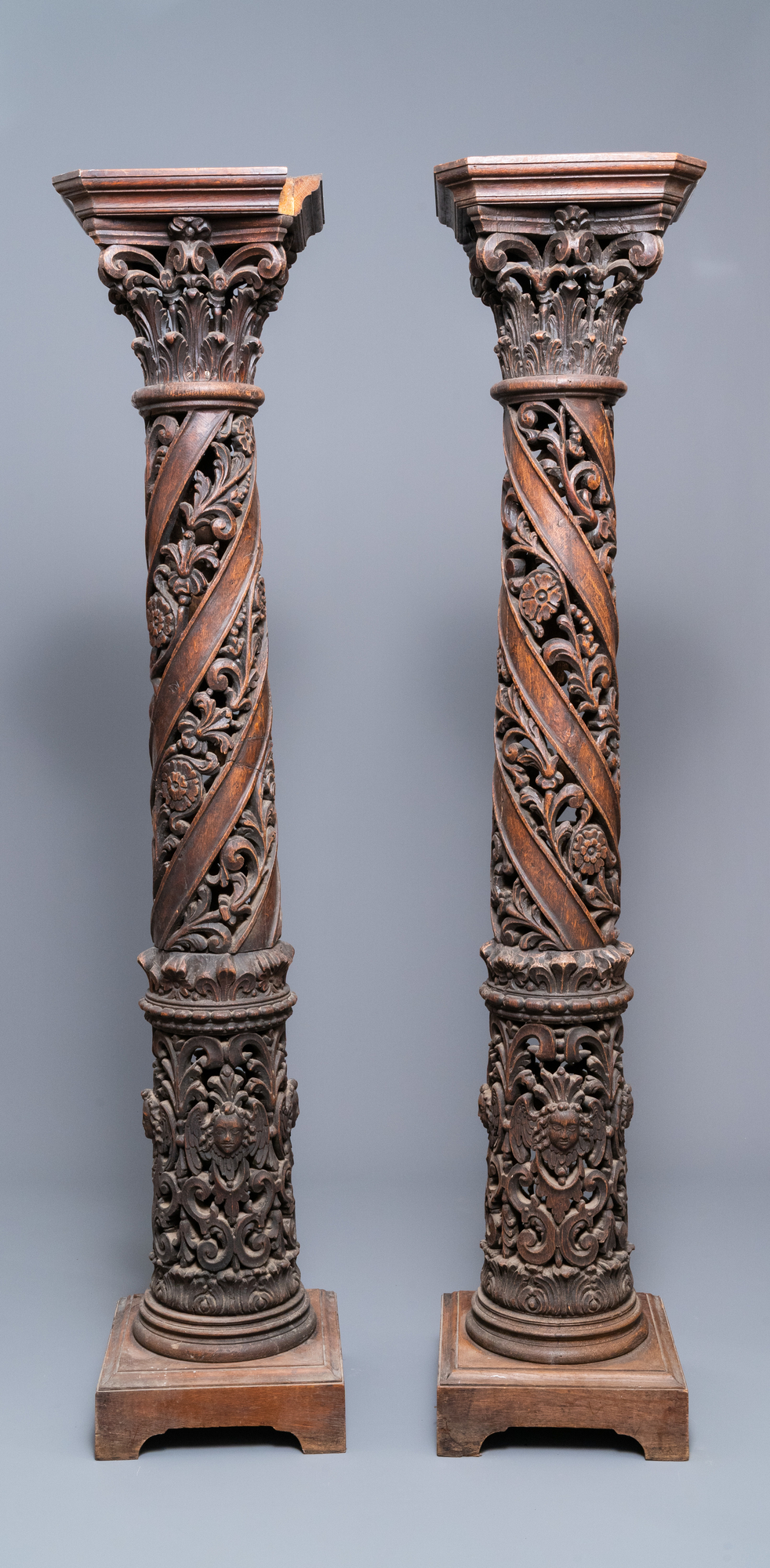 A pair of reticulated carved oak Corinthian columns with cherub heads and vines, 17th C. - Image 4 of 7