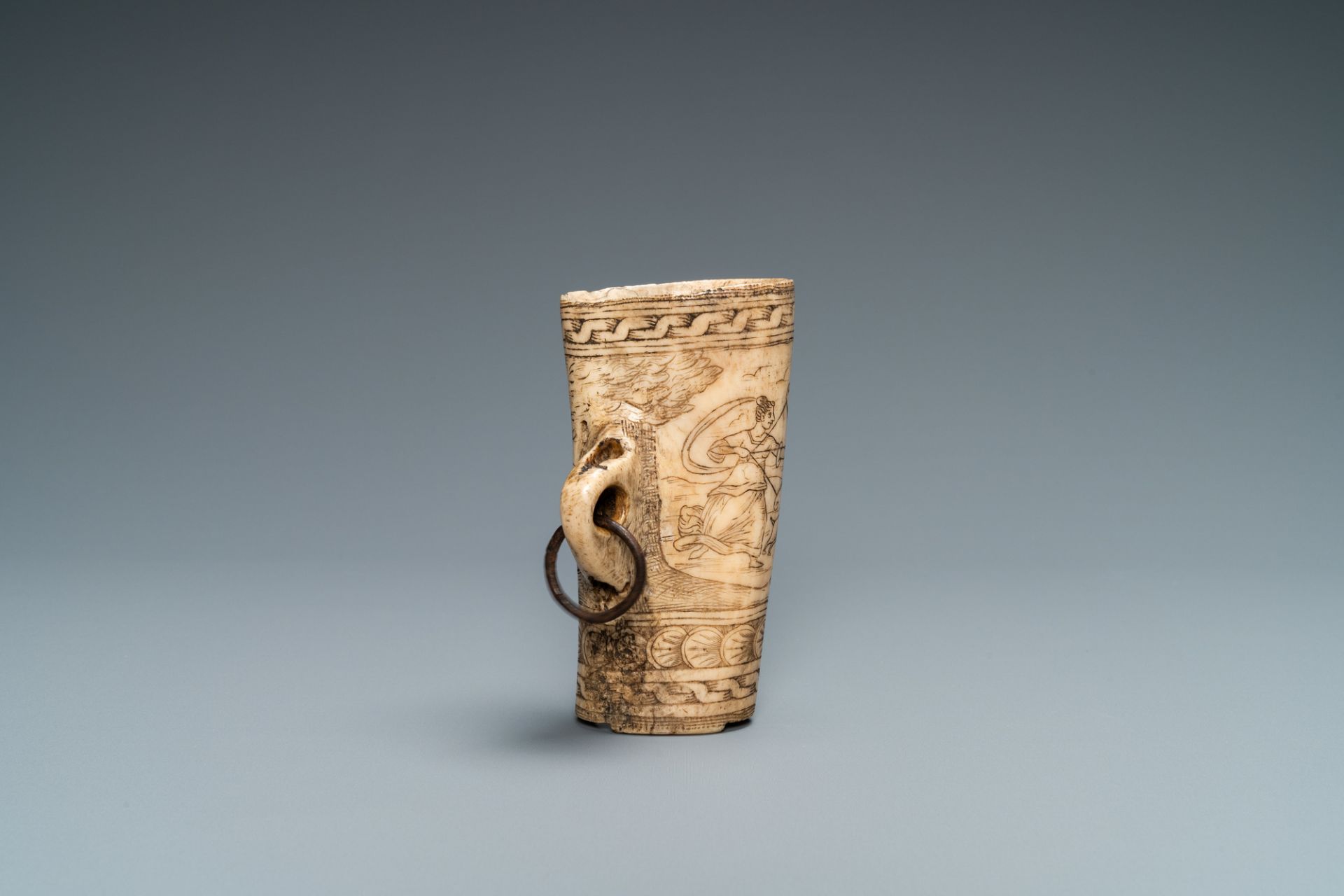 The central part of a stag horn powder flask with engraved design of 'Diana hunting deer', 17th C. - Image 4 of 7