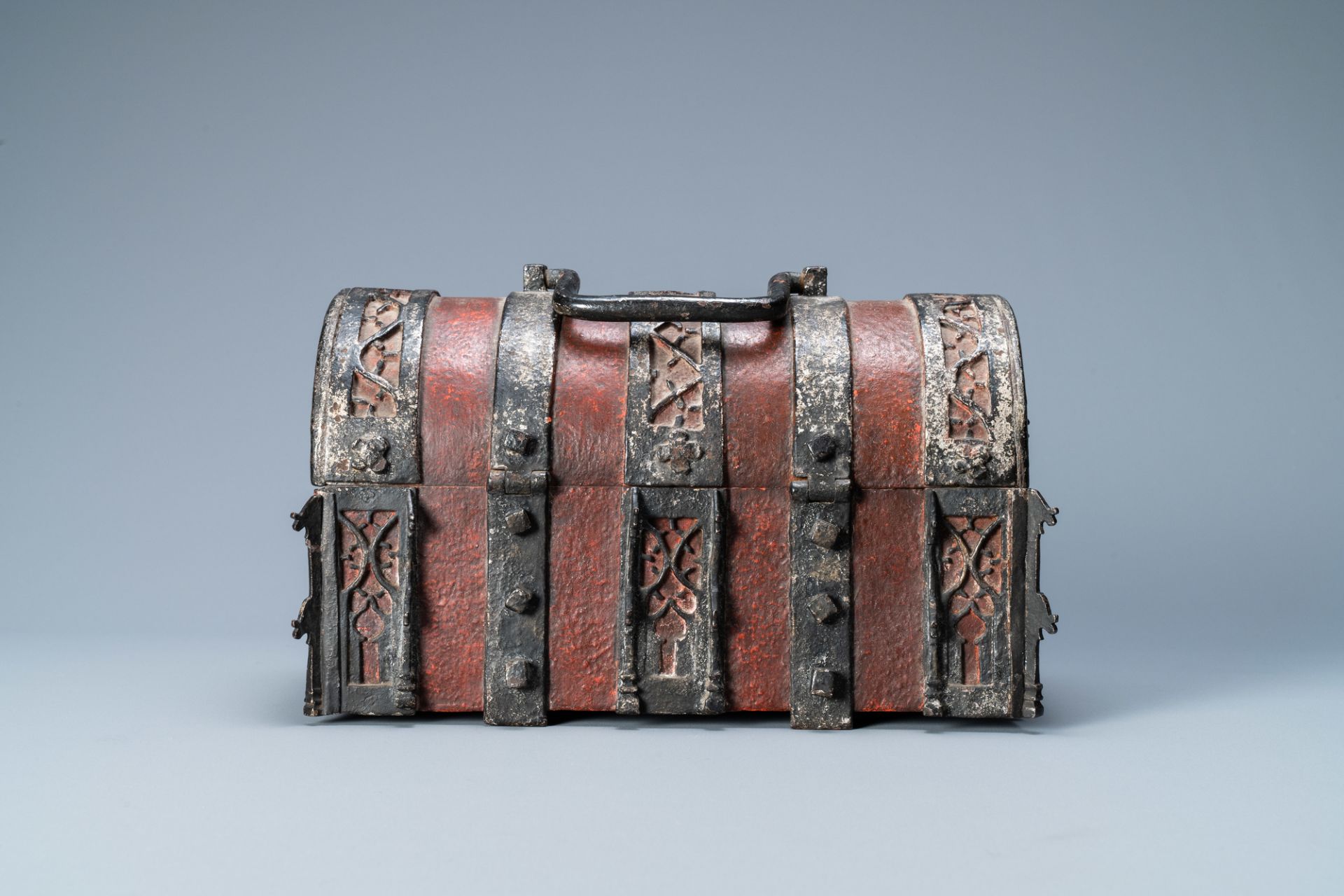 A partly red painted cast iron casket, France, 15th C. - Image 4 of 12