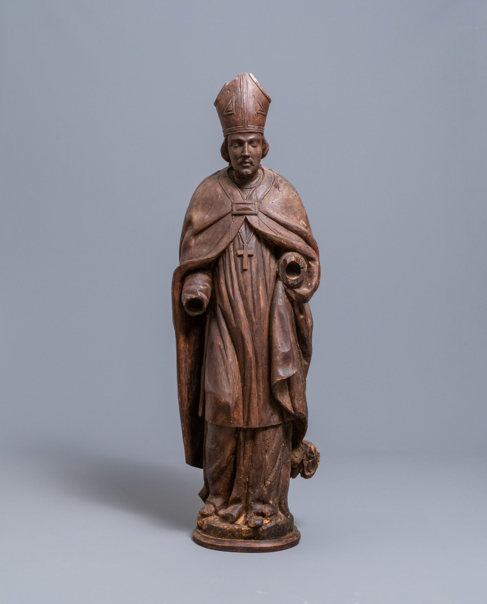 A large limewood figure of a bishop, 18th C. - Image 3 of 7