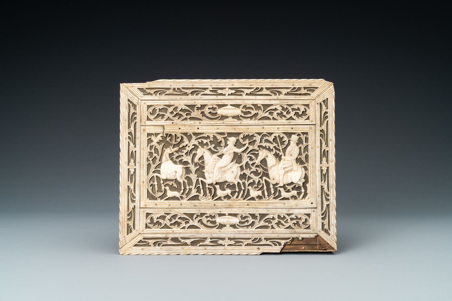 A reticulated bone and wood hunting scene box, Arkhangelsk, Kholmogory, Russia, 18th C. - Image 4 of 9