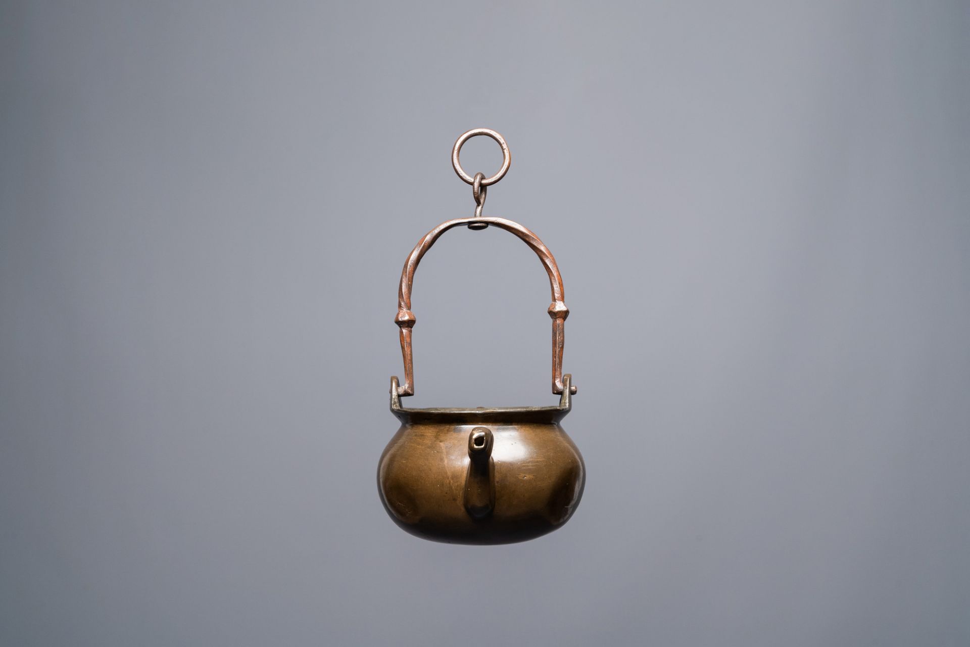 A bronze 'lavabo' water bowl, Flanders, 15th C. - Image 3 of 9