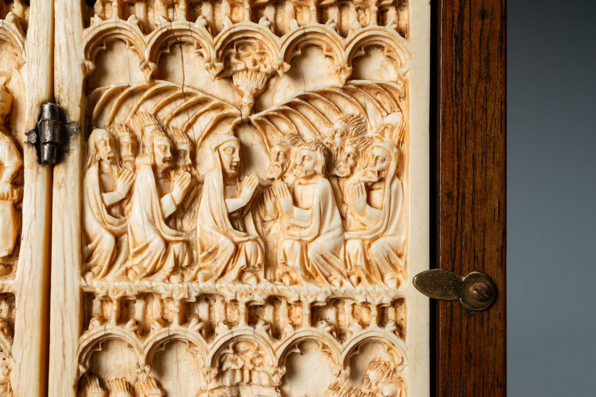 An ivory diptych, Germany, 14th C. - Image 7 of 9