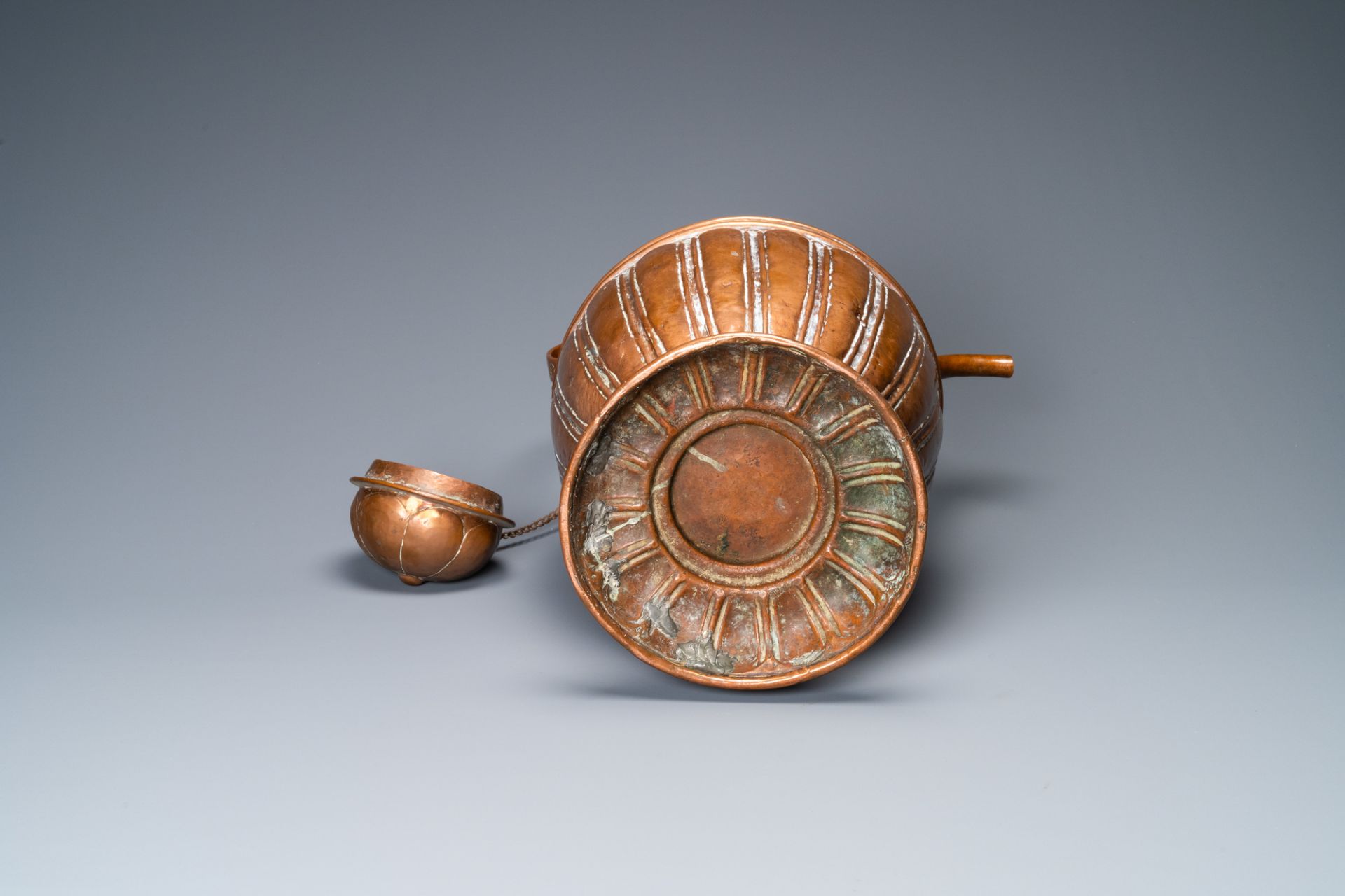 A large Italian copper ewer and cover, 17th C. - Image 7 of 8