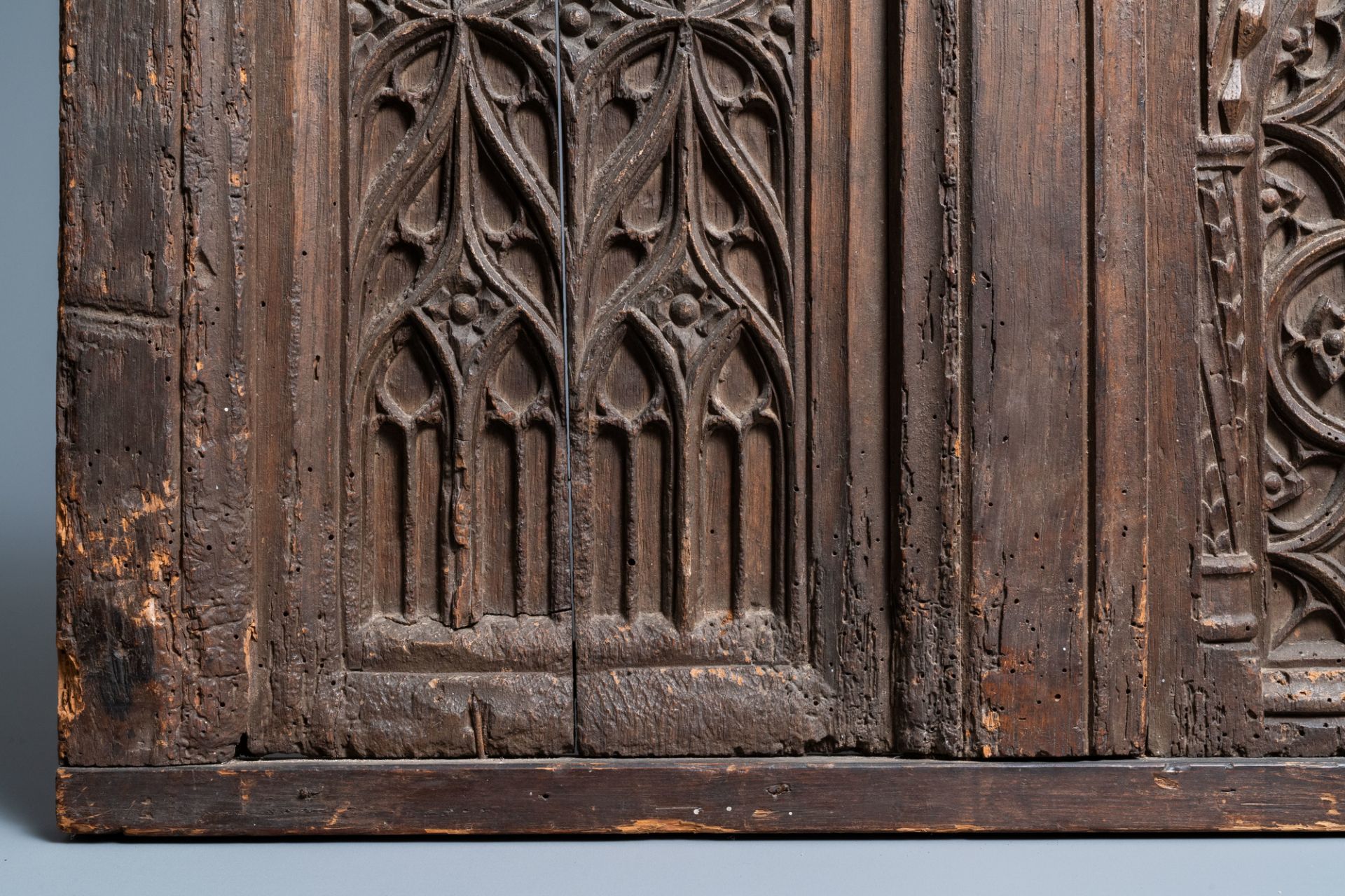 A carved oak front panel of a coffer with tracery panels, 15th C. - Bild 5 aus 9