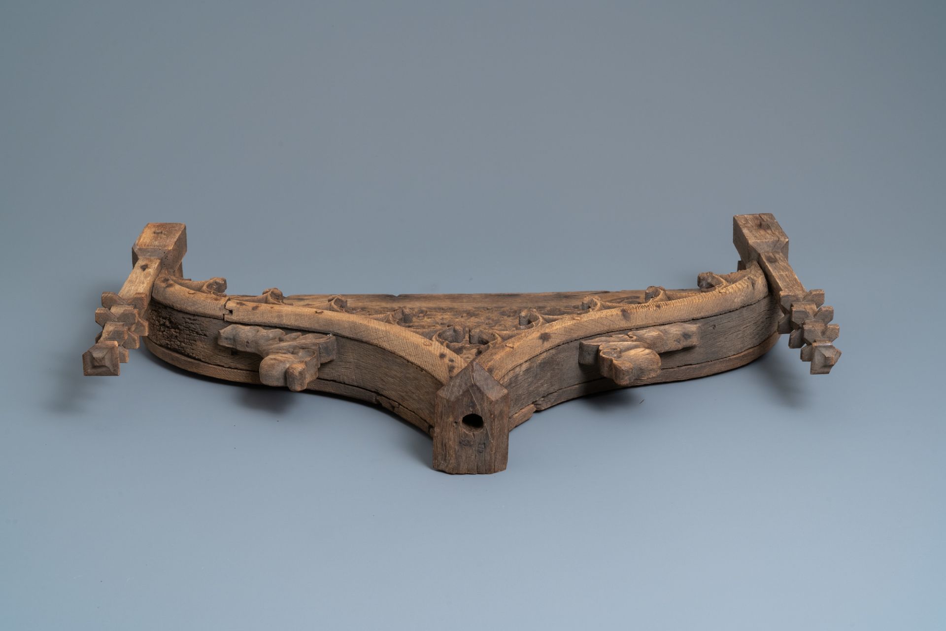 An arch-shaped carved oak baldachin or throne top, France, 15th C. - Image 5 of 6