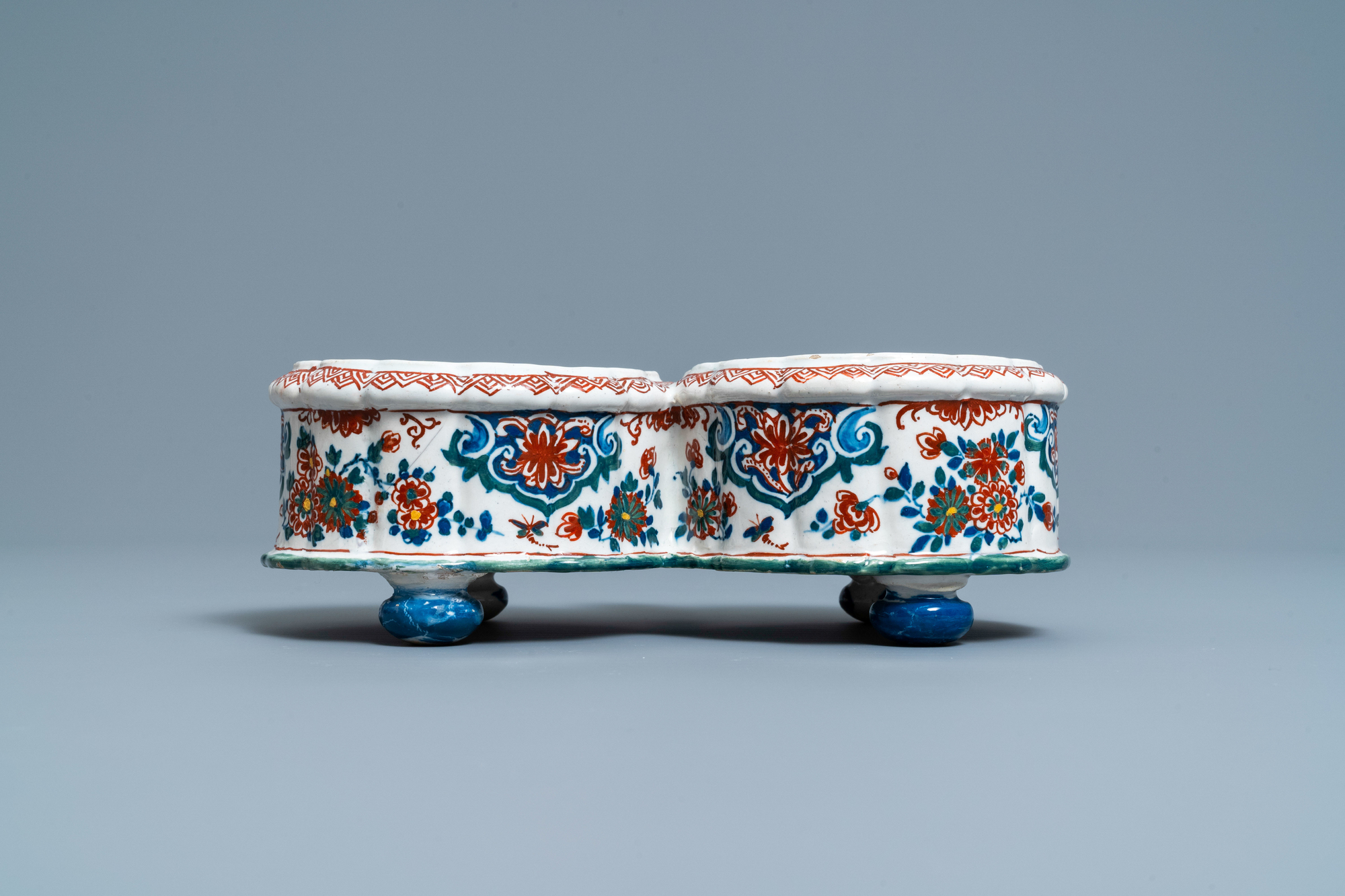 A Dutch Delft cashmere palette cruet set on stand, 1st quarter 18th C. - Image 2 of 19