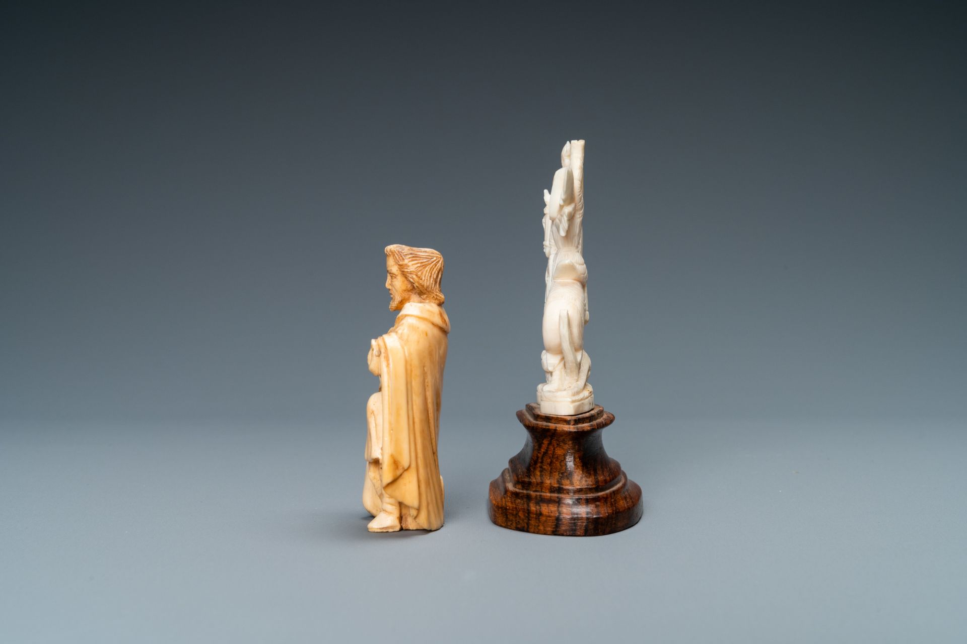 Two ivory figures: a kneeling Saint Joseph, Spain, 17th C. and Saint George with the dragon, 19/20th - Image 3 of 7