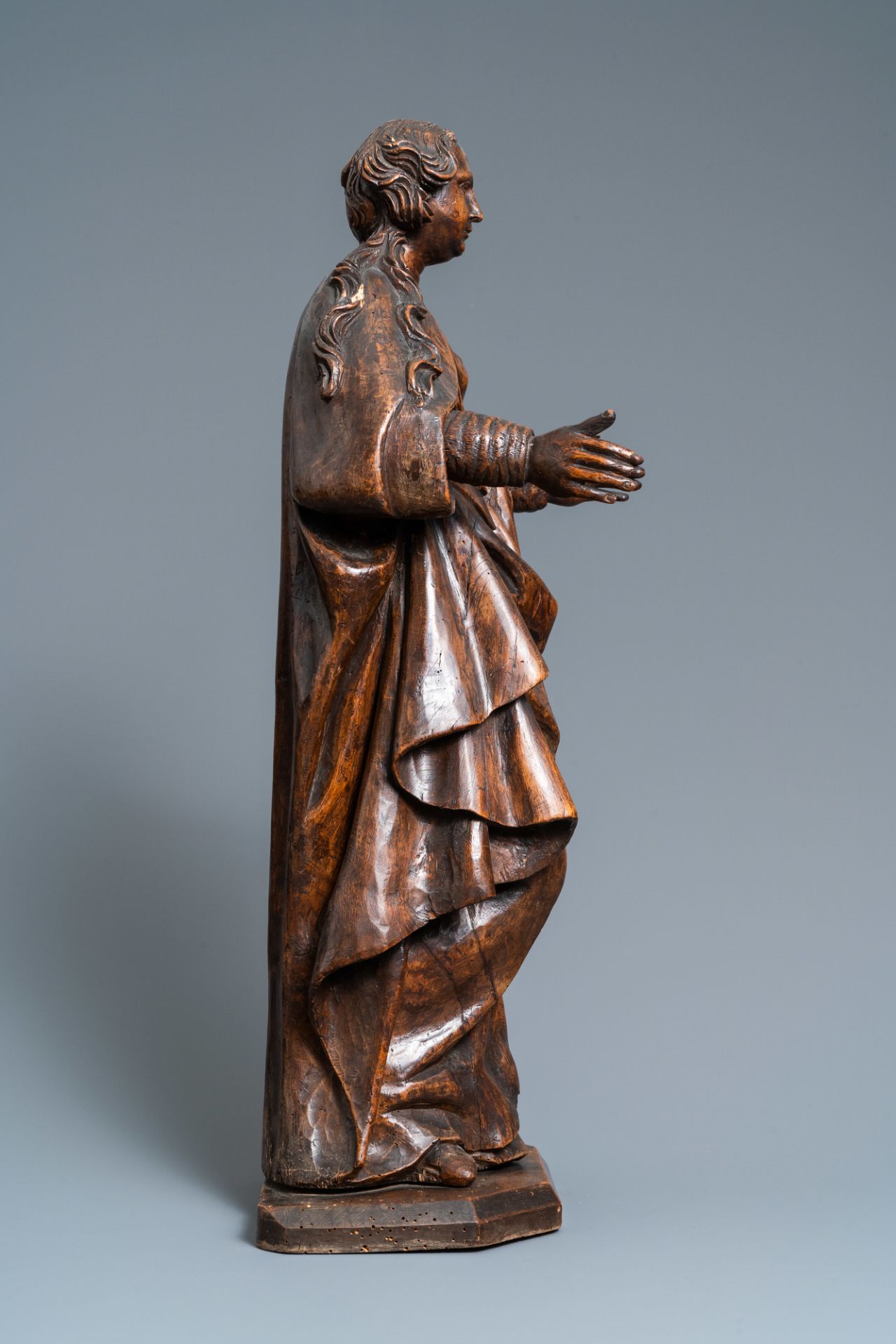 A fruitwood figure of a female saint, Rhine valley, Germany, 2nd half 16th C. - Bild 3 aus 7