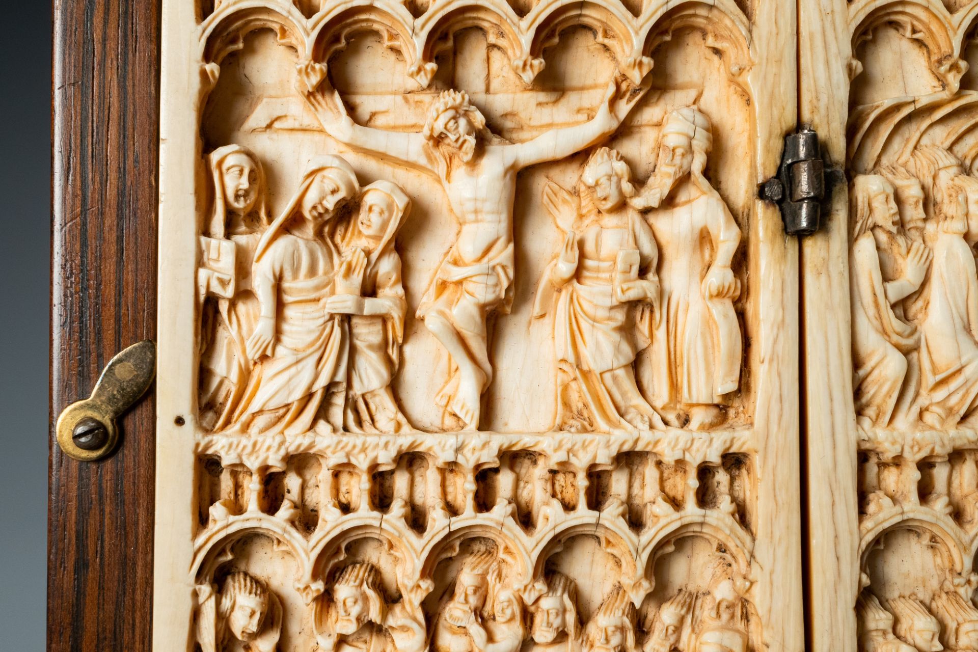 An ivory diptych, Germany, 14th C. - Image 4 of 9