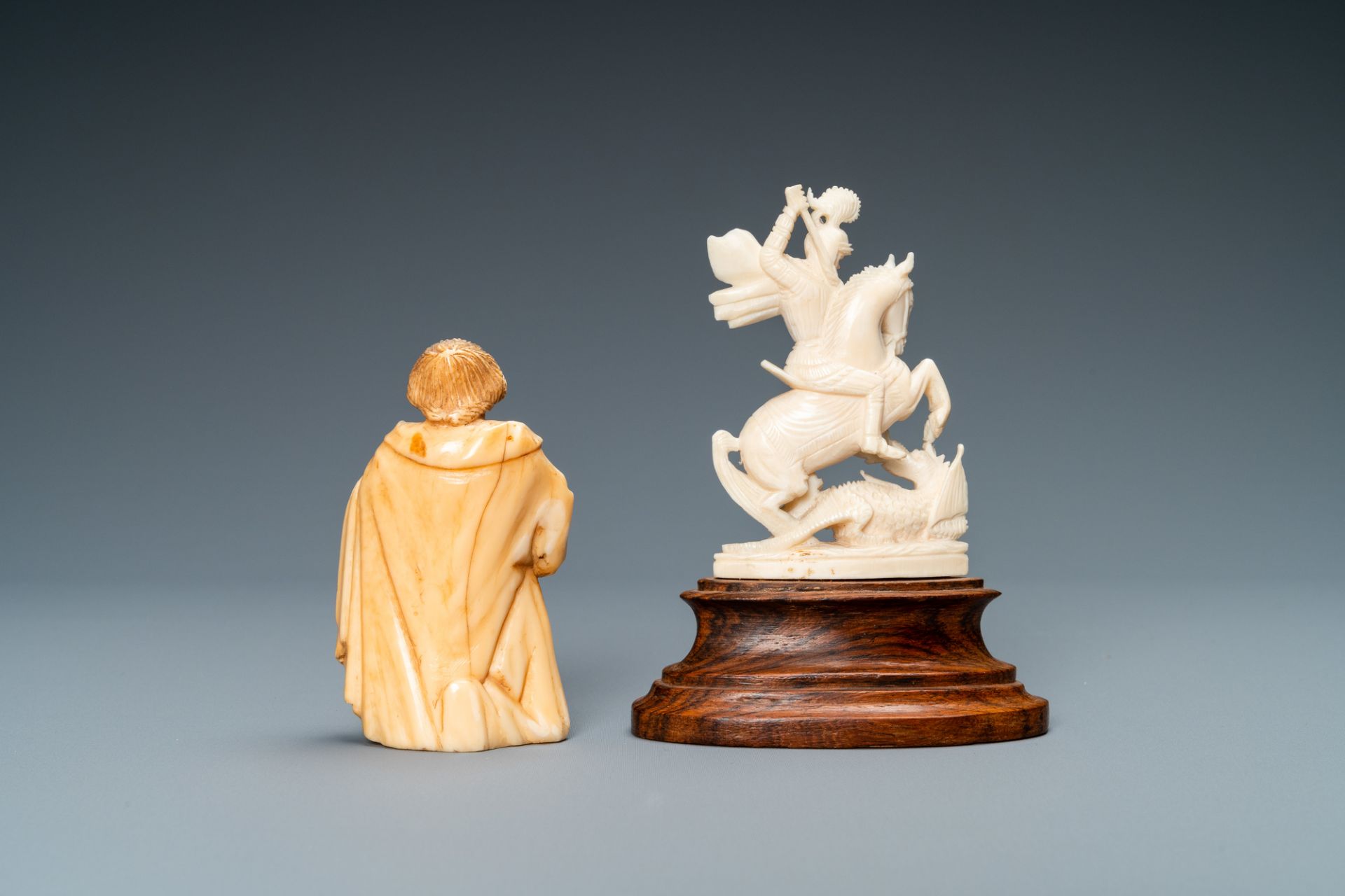 Two ivory figures: a kneeling Saint Joseph, Spain, 17th C. and Saint George with the dragon, 19/20th - Image 4 of 7