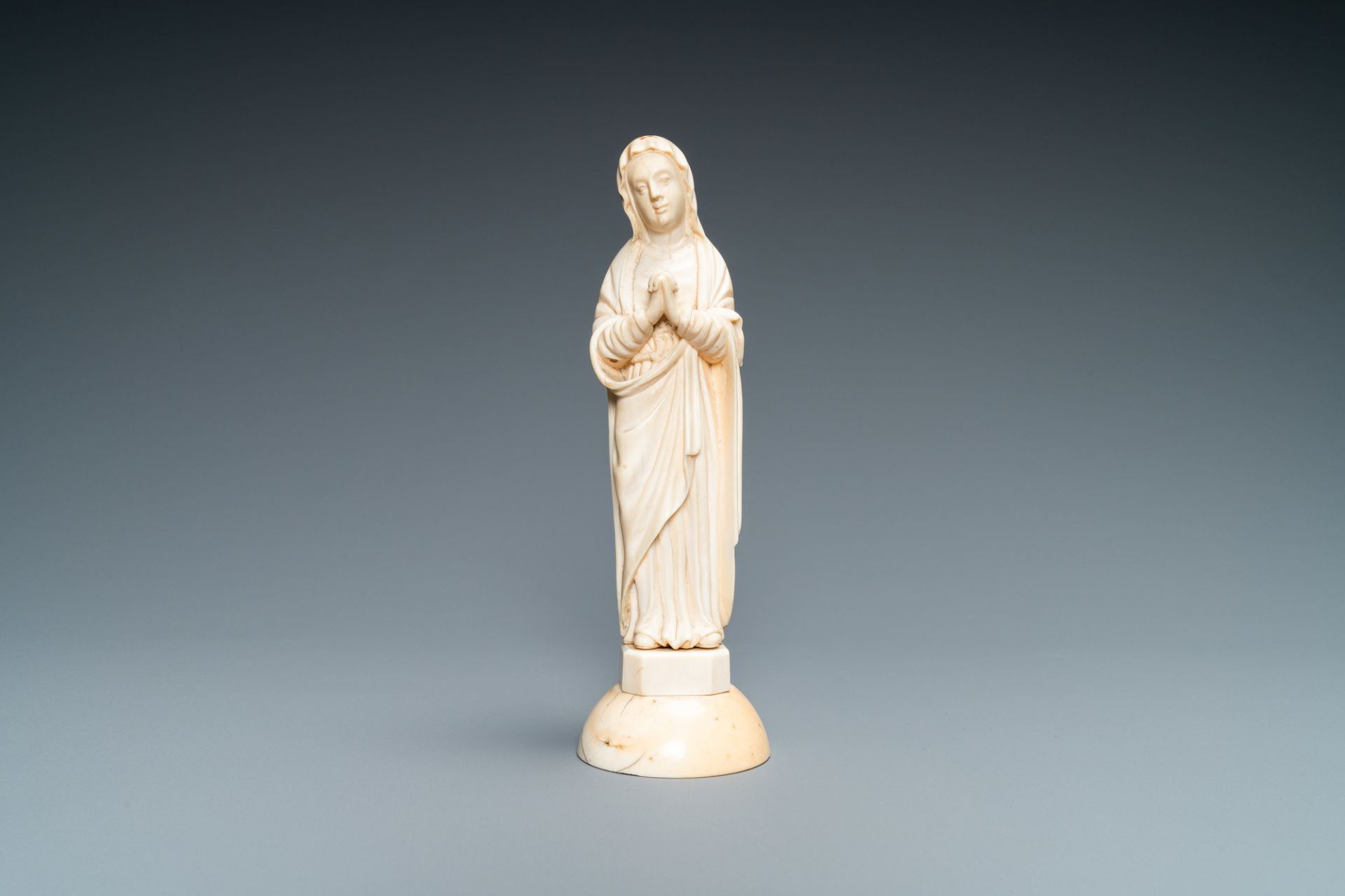 An ivory figure of a Madonna, probably Dieppe, France, 19th C. - Image 2 of 8