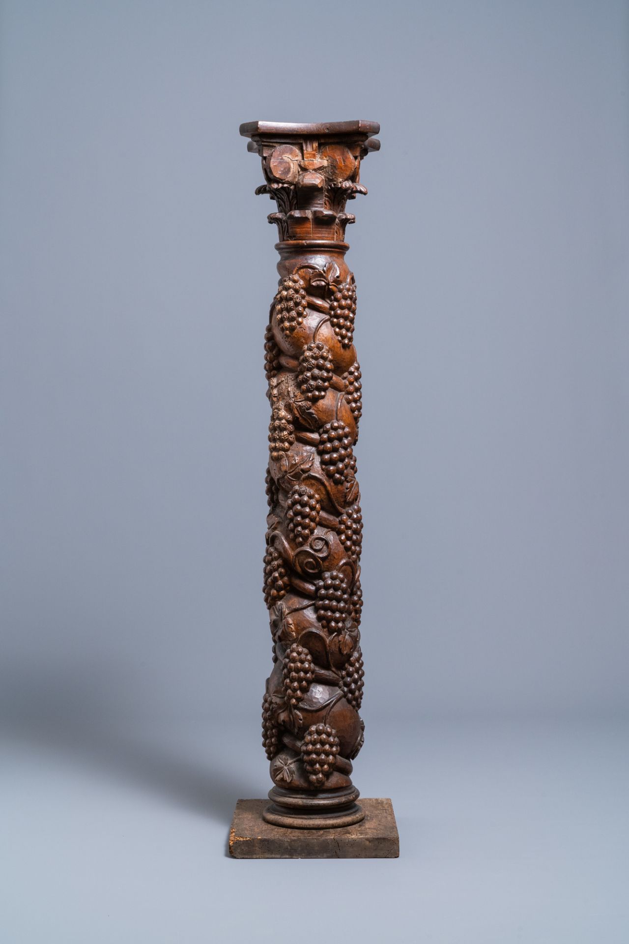 A carved walnut Ionic column with grapevines, 17th C. - Image 5 of 7