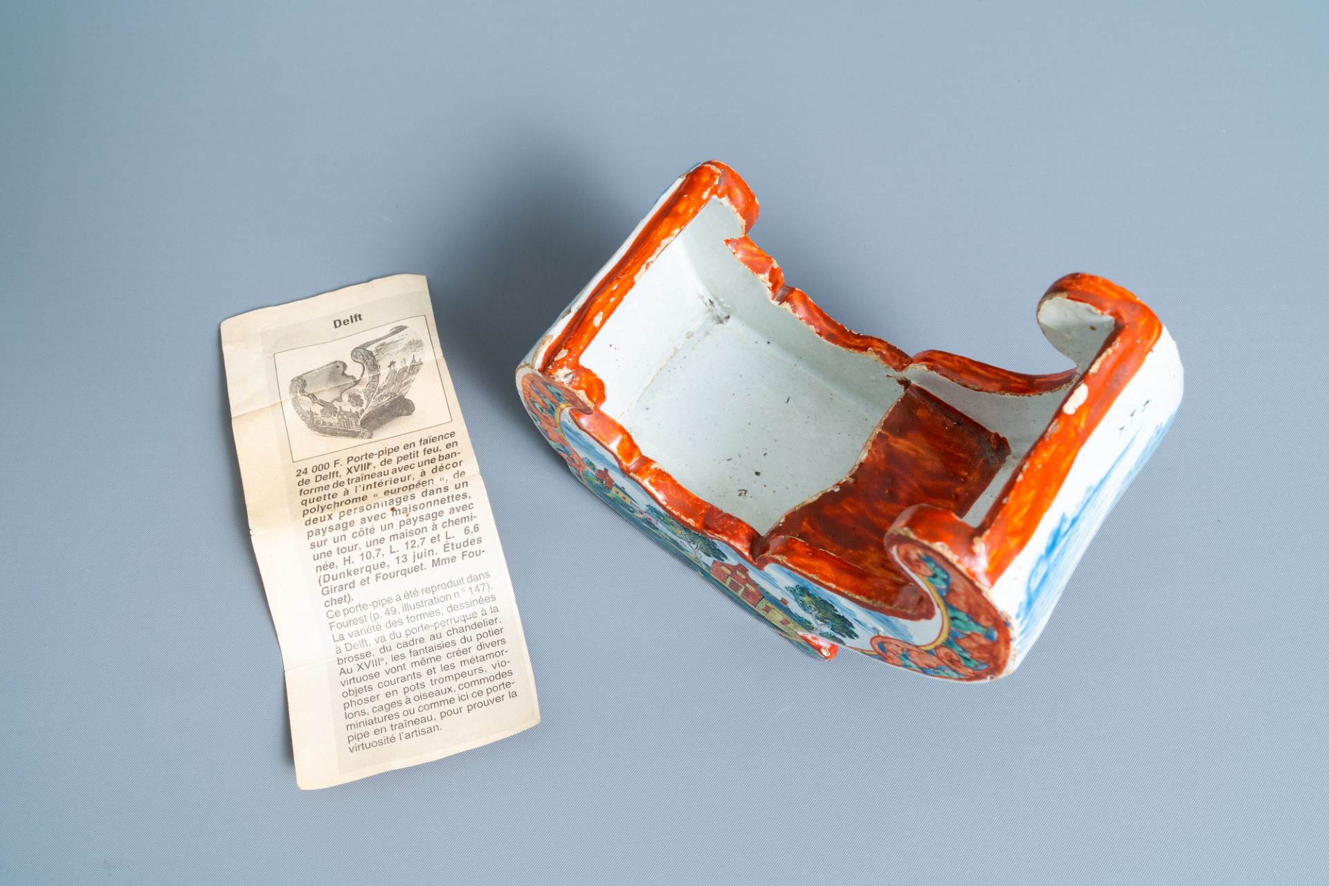 A polychrome Dutch Delft petit feu pipe stand modelled as a sleigh, 18th C. - Image 8 of 8