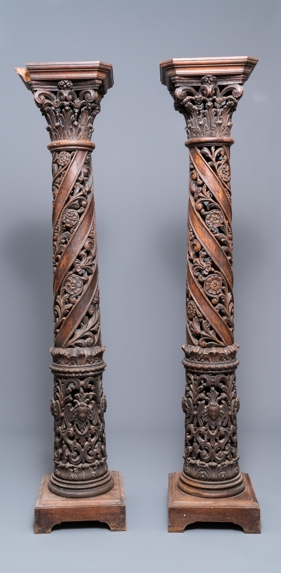 A pair of reticulated carved oak Corinthian columns with cherub heads and vines, 17th C. - Image 3 of 7