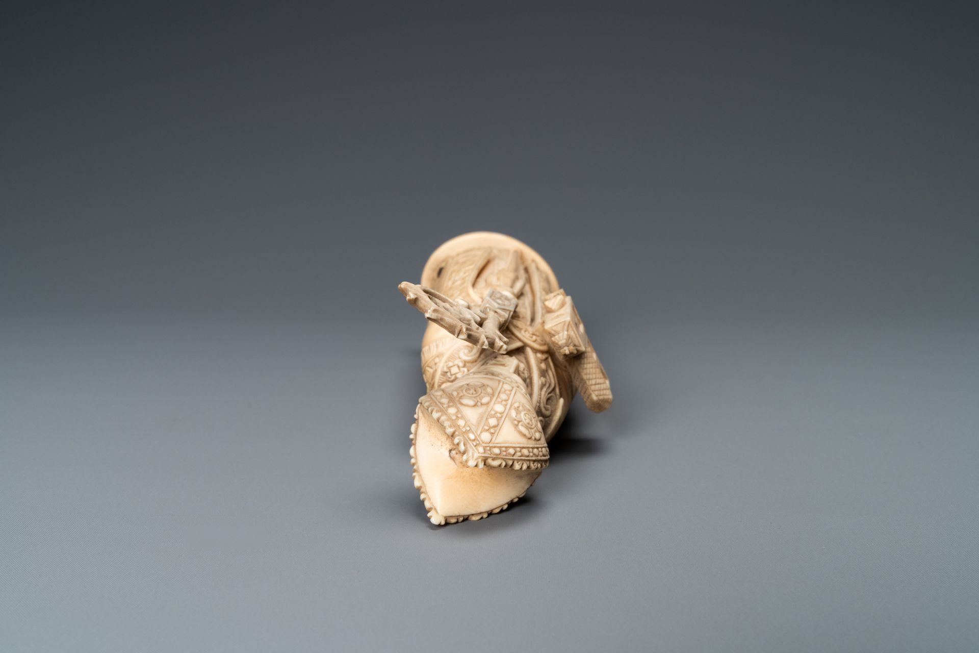 An ivory triptych figure depicting a bishop, Dieppe, France, 19th C. - Image 8 of 9