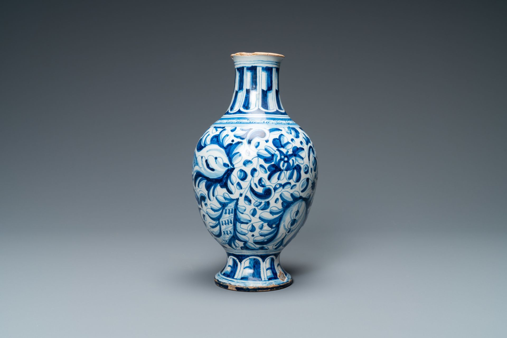 A blue and white Antwerp maiolica 'a foglie' pharmacy bottle, 2nd half 16th C. - Image 3 of 6