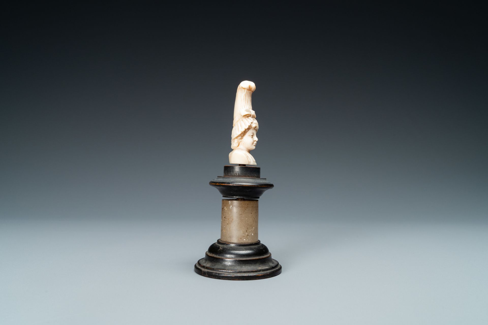 An ivory bust of a lady with a raised hairdress, 19th C. - Image 5 of 7