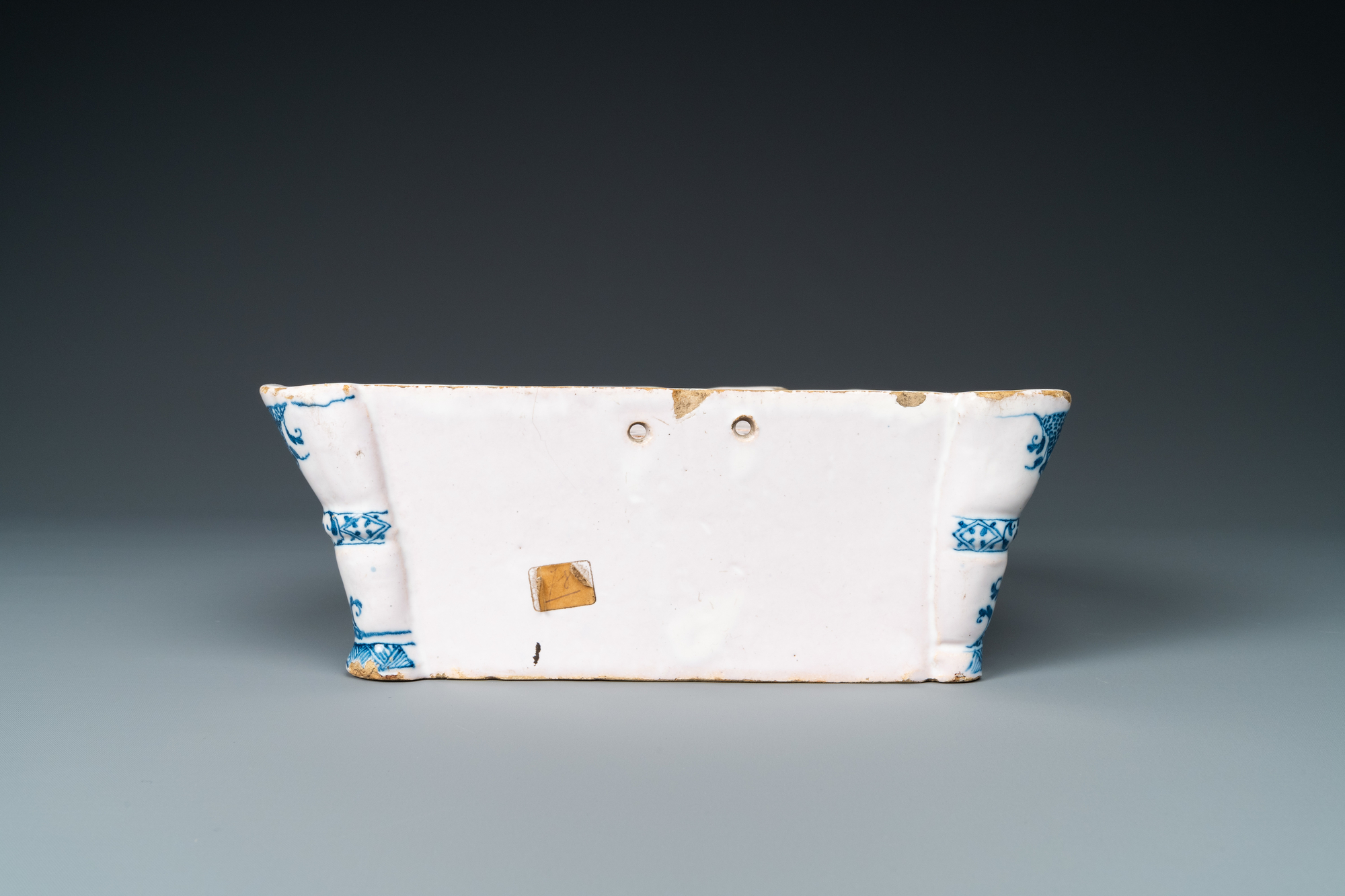 A blue and white Moustiers faience flower holder, France, 18th C. - Image 5 of 8