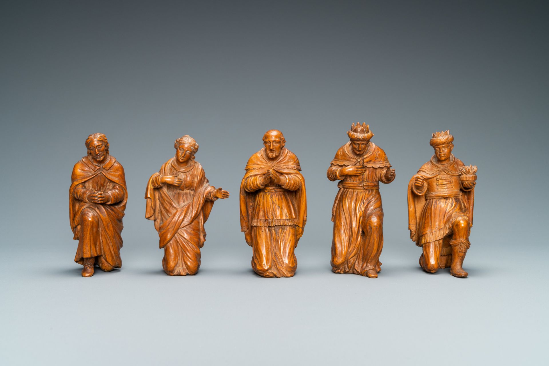 A wooden 'The adoration of the magi' group, Italy, 18th C. - Image 3 of 15