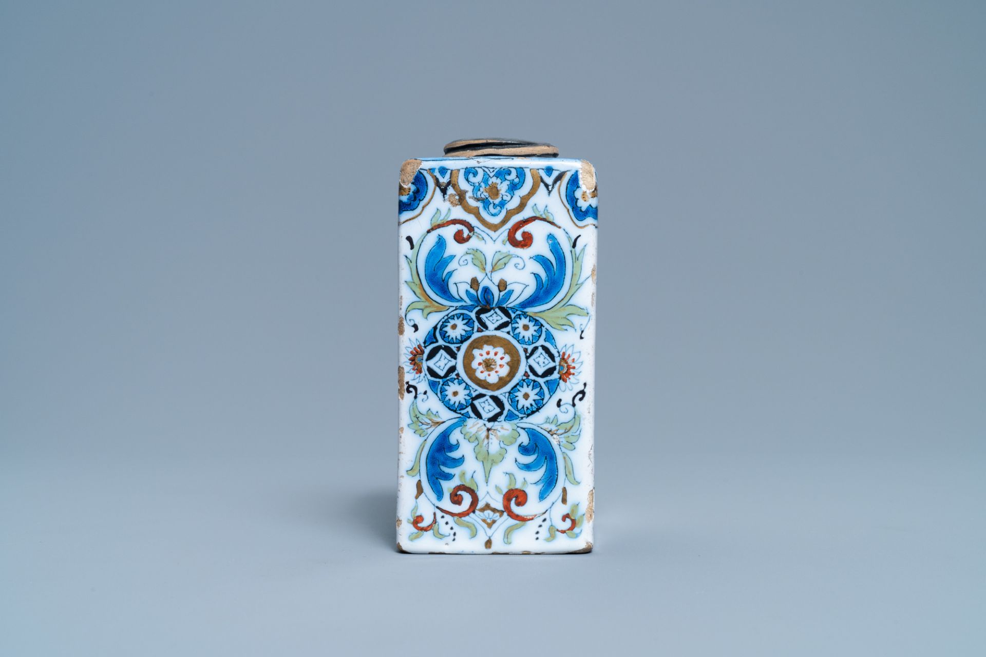 A polychrome Dutch Delft black- and gilt-enhanced tea caddy, late 17th C. - Image 3 of 7