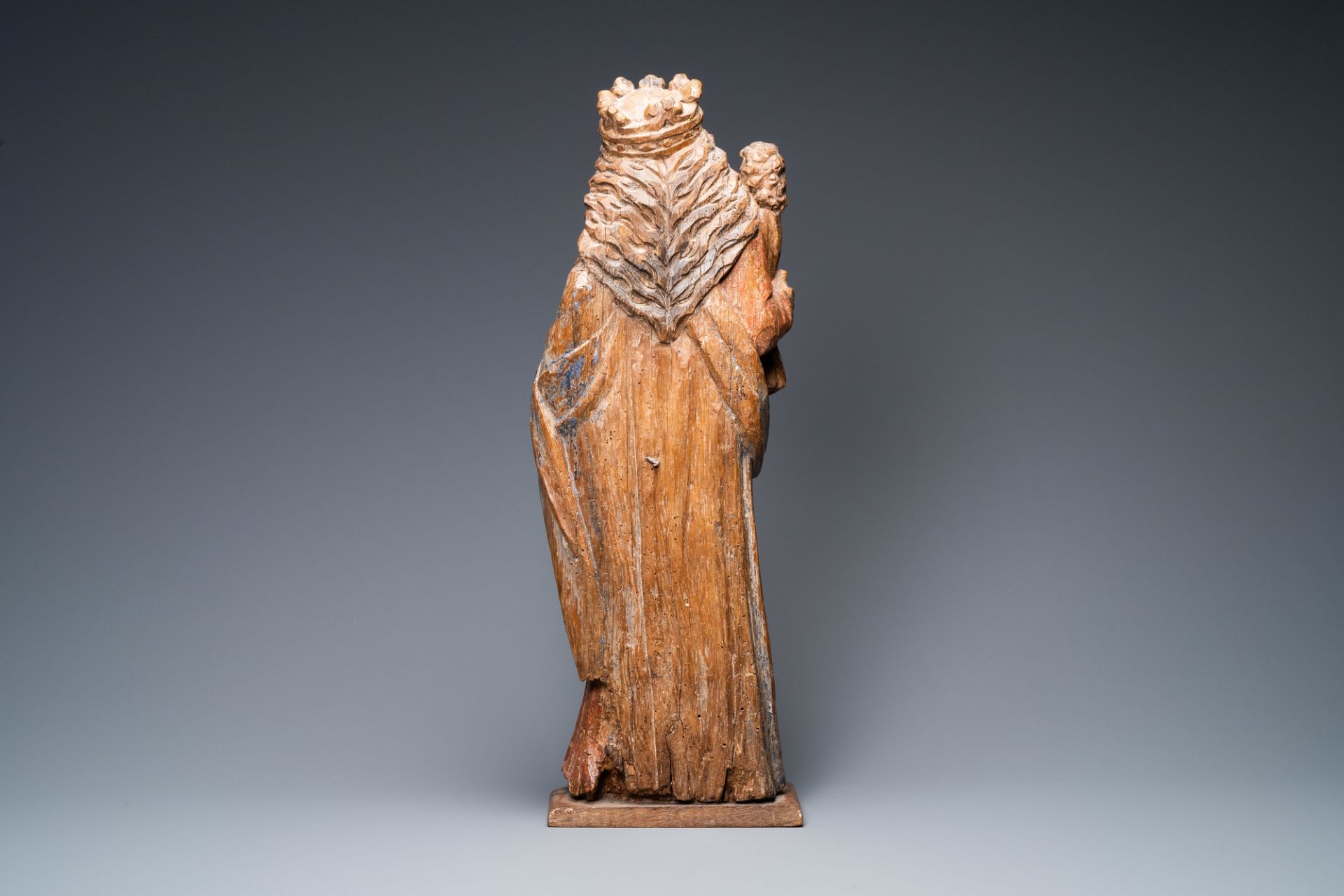 An oak figure of a Madonna with child, Flanders, 17th C. - Image 3 of 6