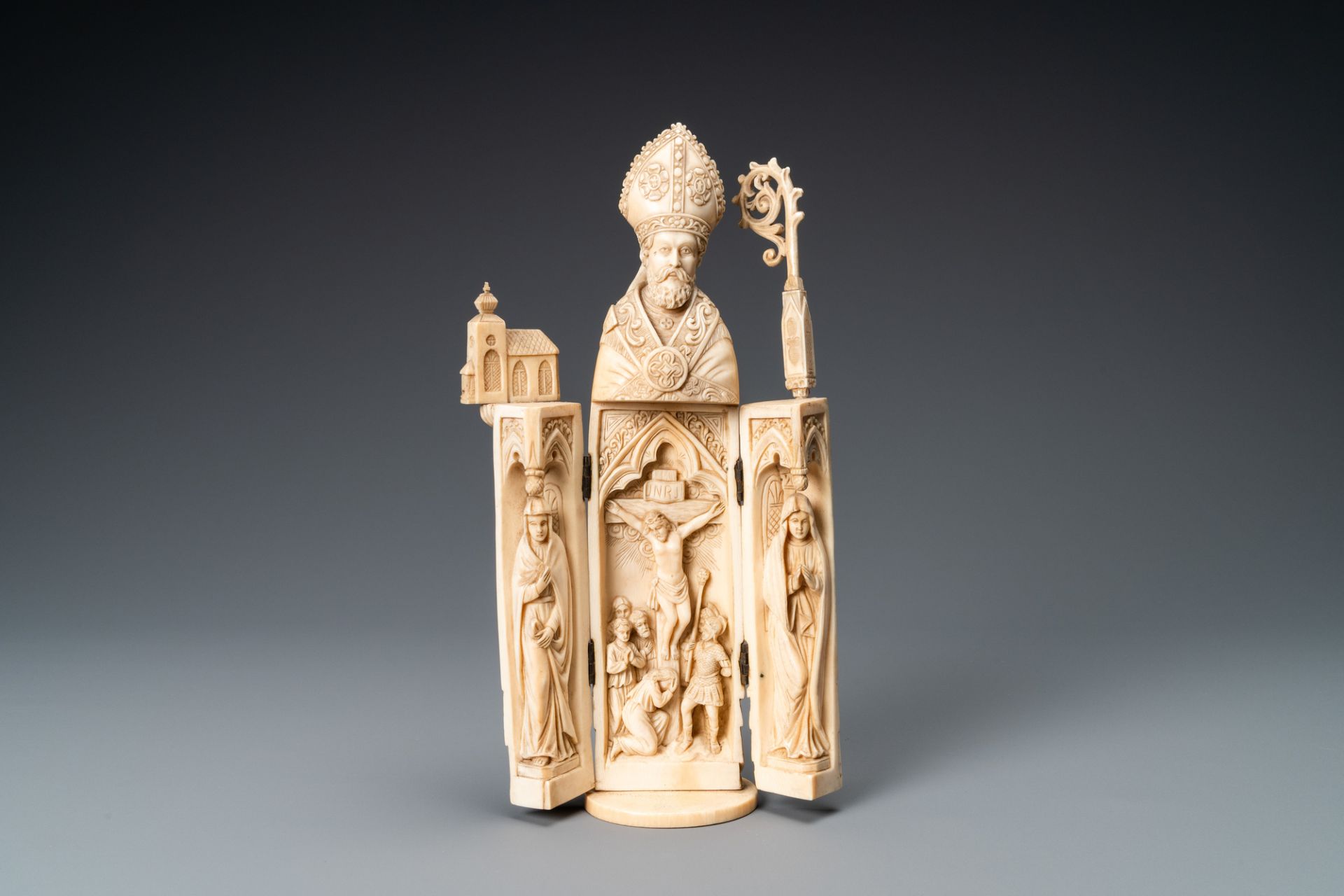 An ivory triptych figure depicting a bishop, Dieppe, France, 19th C. - Image 3 of 9