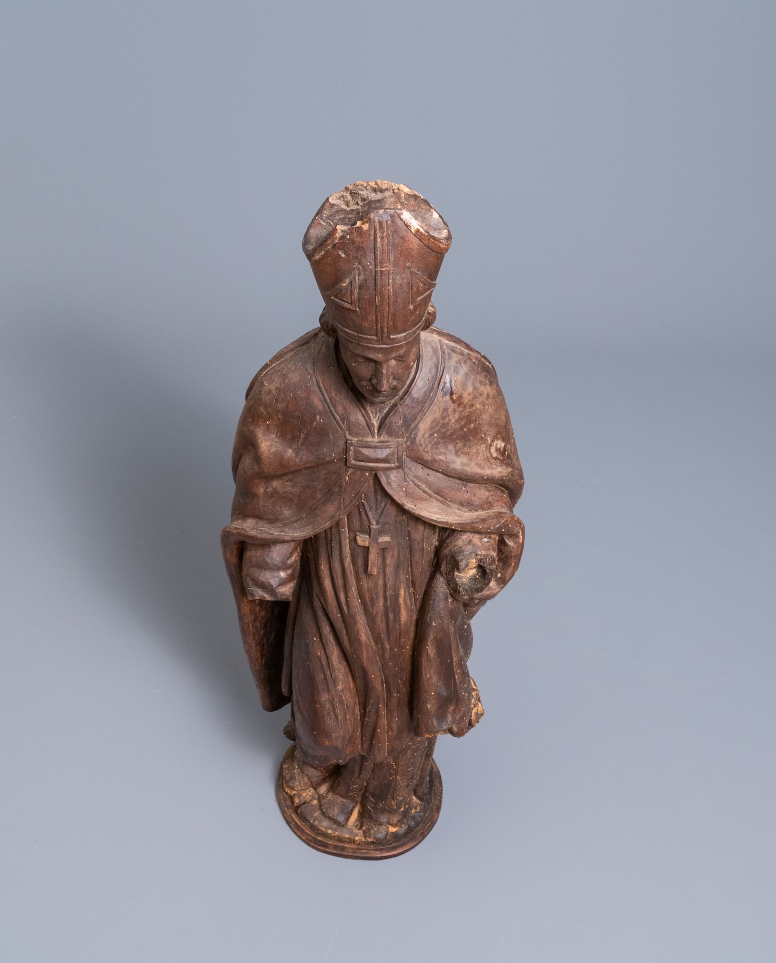 A large limewood figure of a bishop, 18th C. - Image 7 of 7