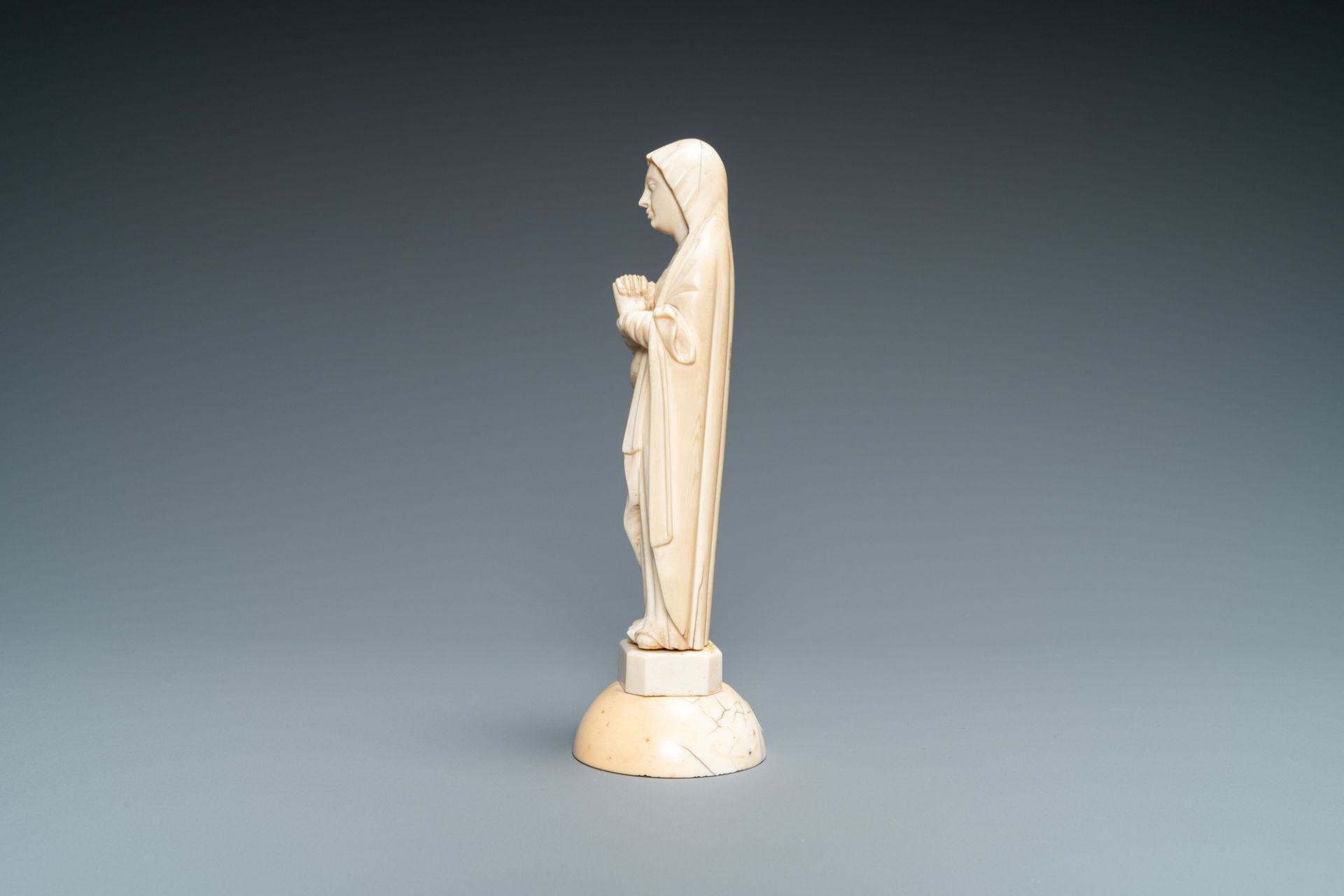 An ivory figure of a Madonna, probably Dieppe, France, 19th C. - Image 4 of 8