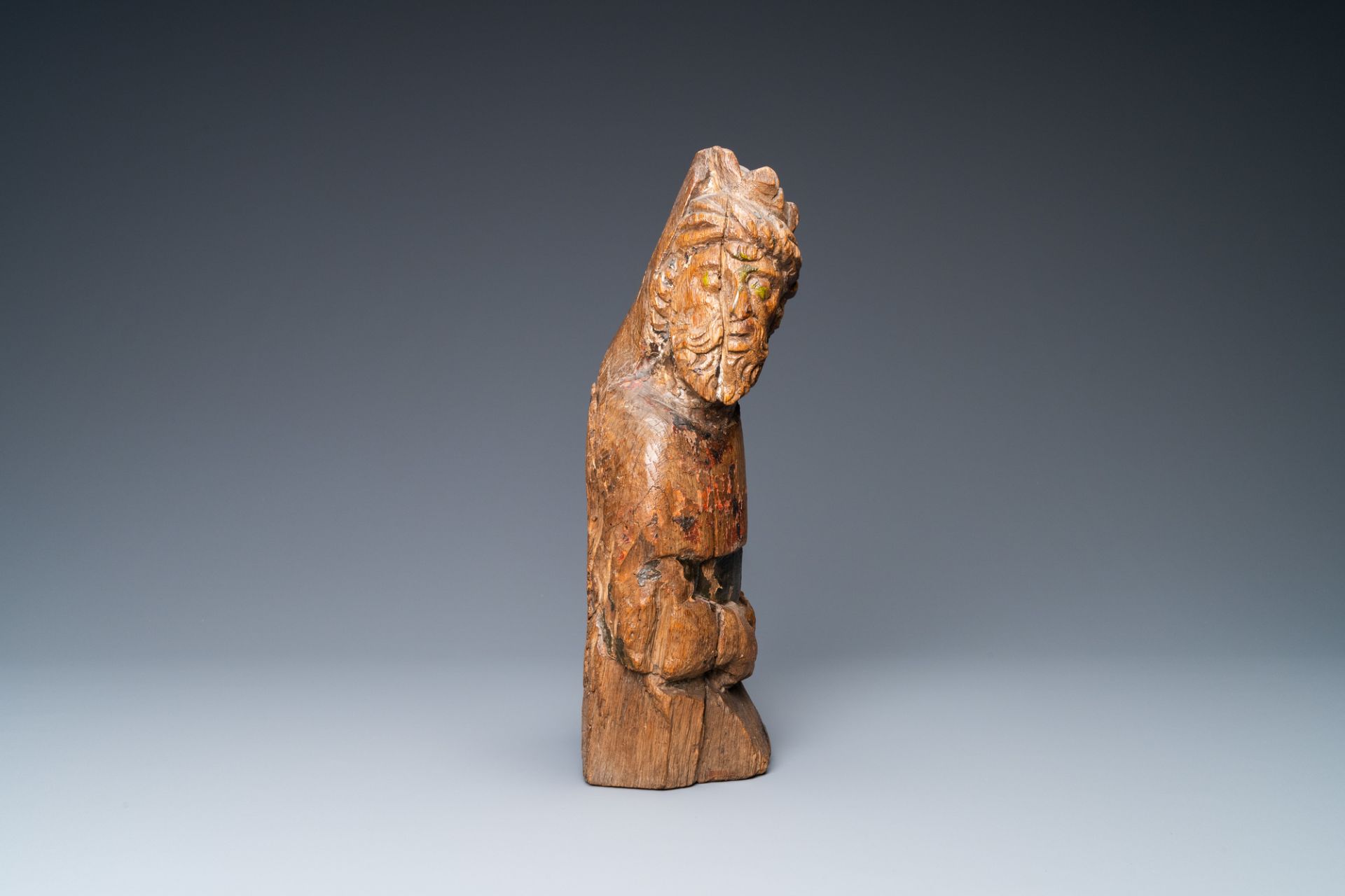 An oak figure of a prophet with traces of polychromy, 16th C. - Image 5 of 7