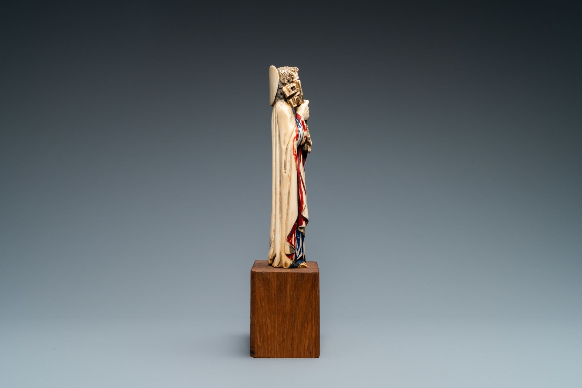 A polychromed ivory figure of Saint Peter, 19th C. - Image 5 of 7