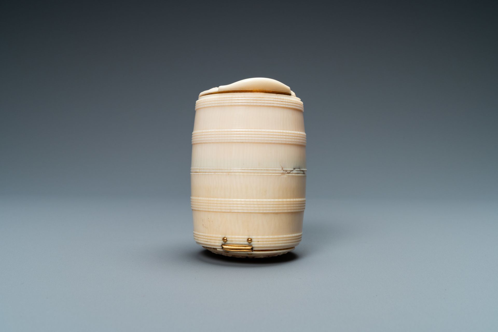 An ivory barrel-shaped 'Bacchanalia' box, France, 18th C. - Image 4 of 8