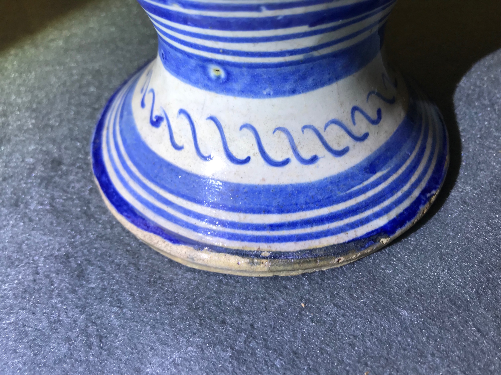 A blue and white Antwerp maiolica 'a foglie' wet drug jar, mid 16th C. - Image 8 of 15