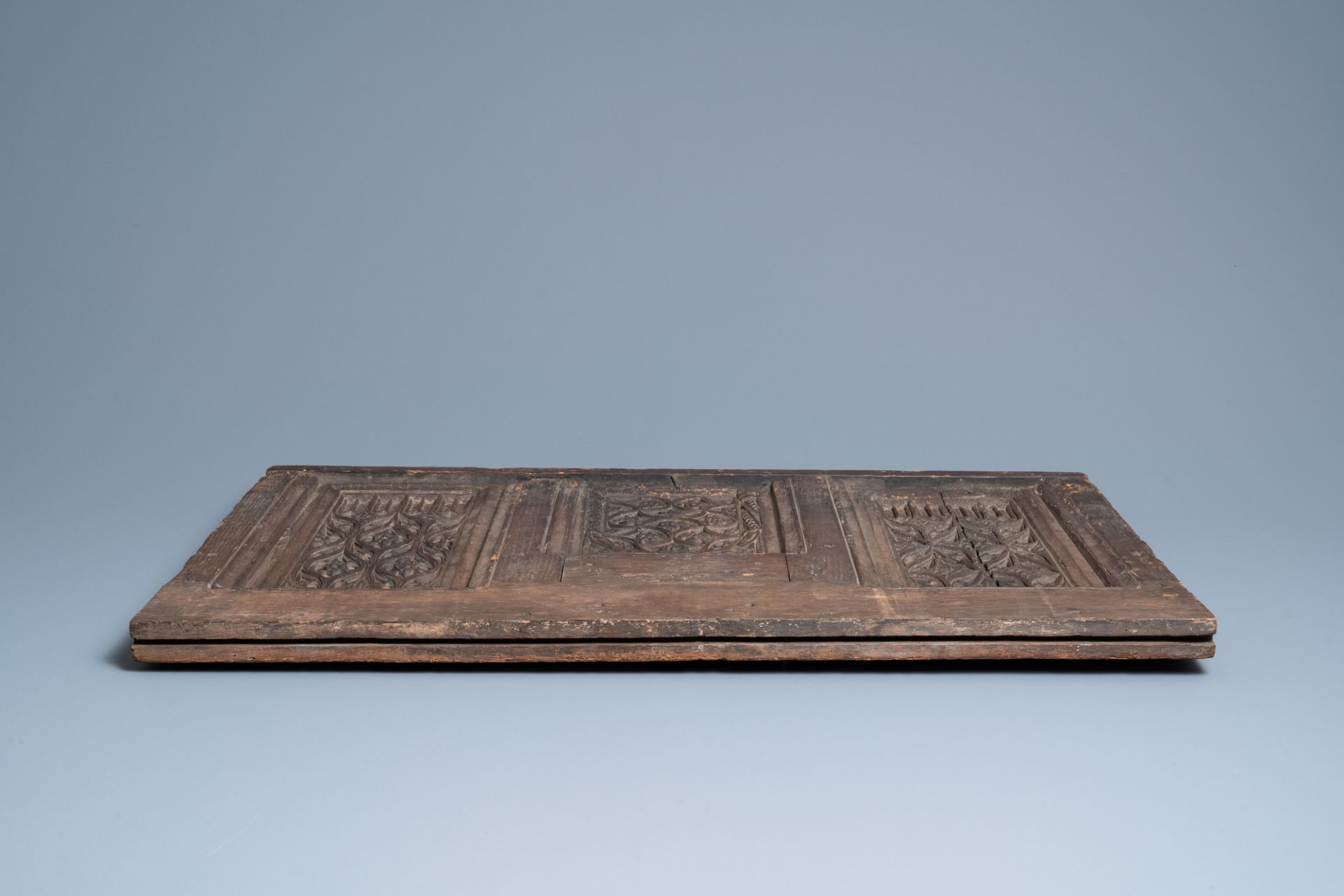 A carved oak front panel of a coffer with tracery panels, 15th C. - Bild 9 aus 9