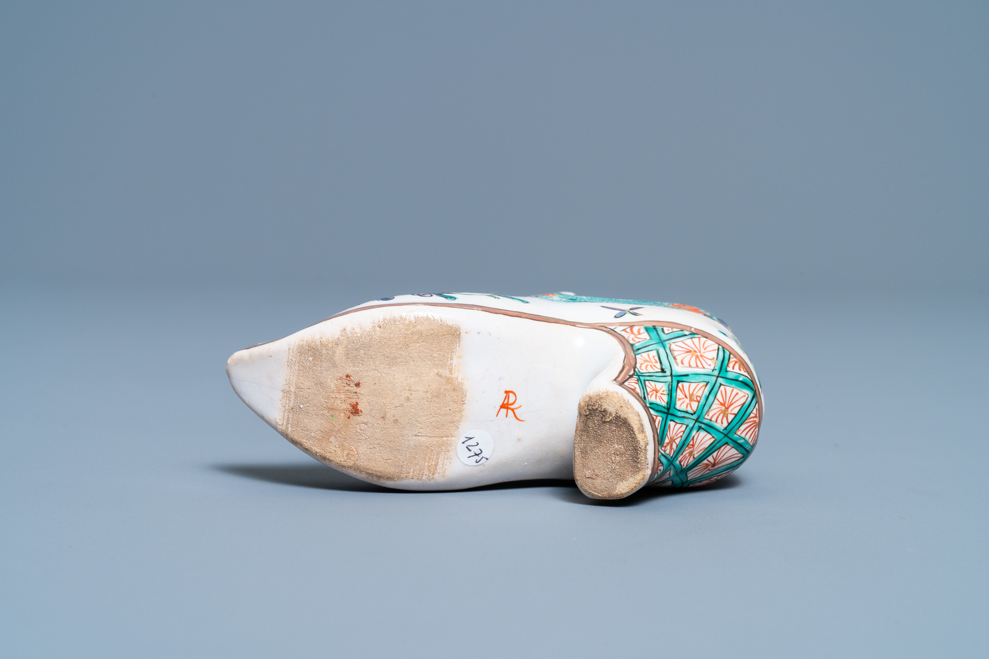 A polychrome petit feu and gilded Dutch Delft covered vase, a shoe and a pair of cashmere palette co - Image 19 of 19