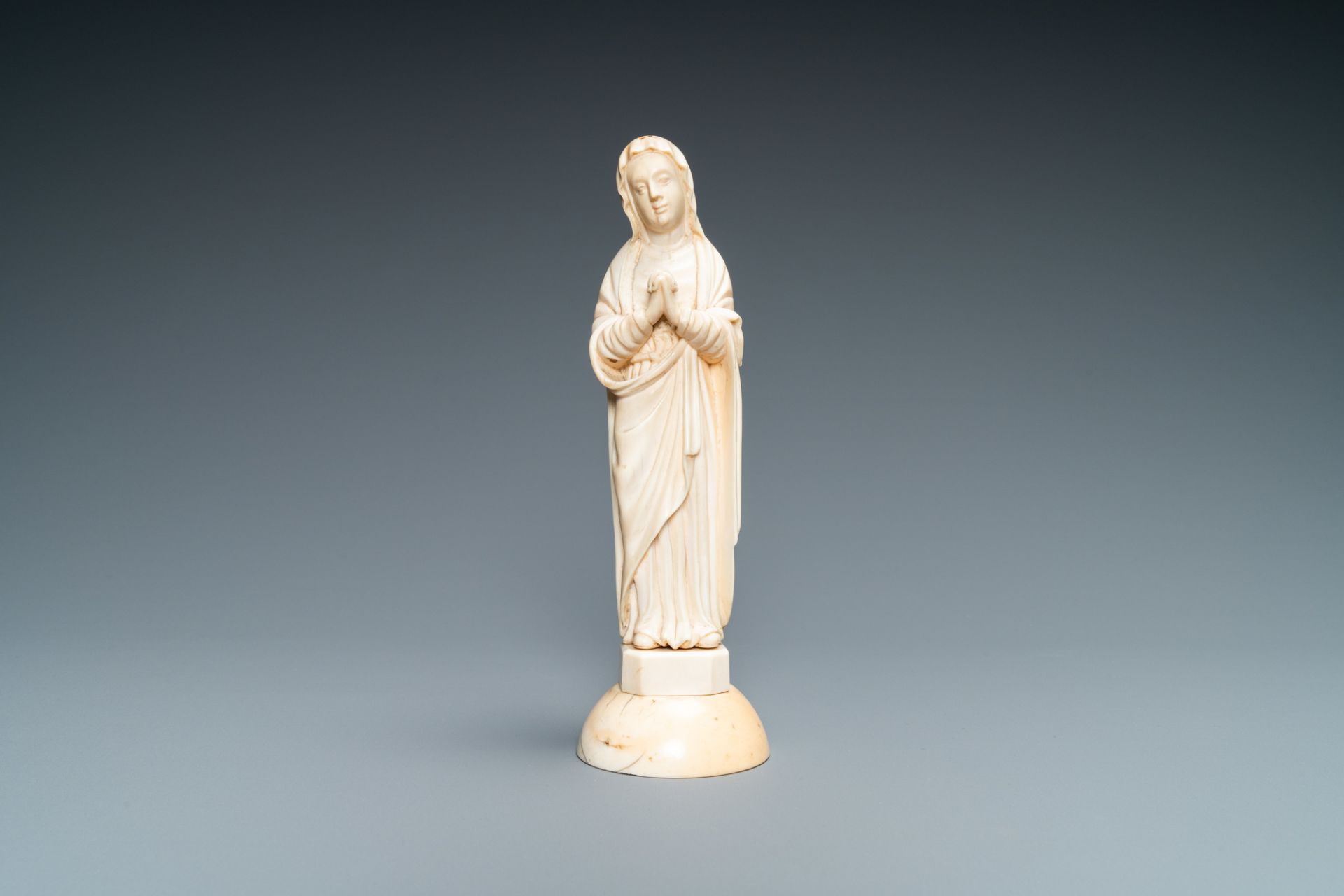 An ivory figure of a Madonna, probably Dieppe, France, 19th C. - Image 3 of 8