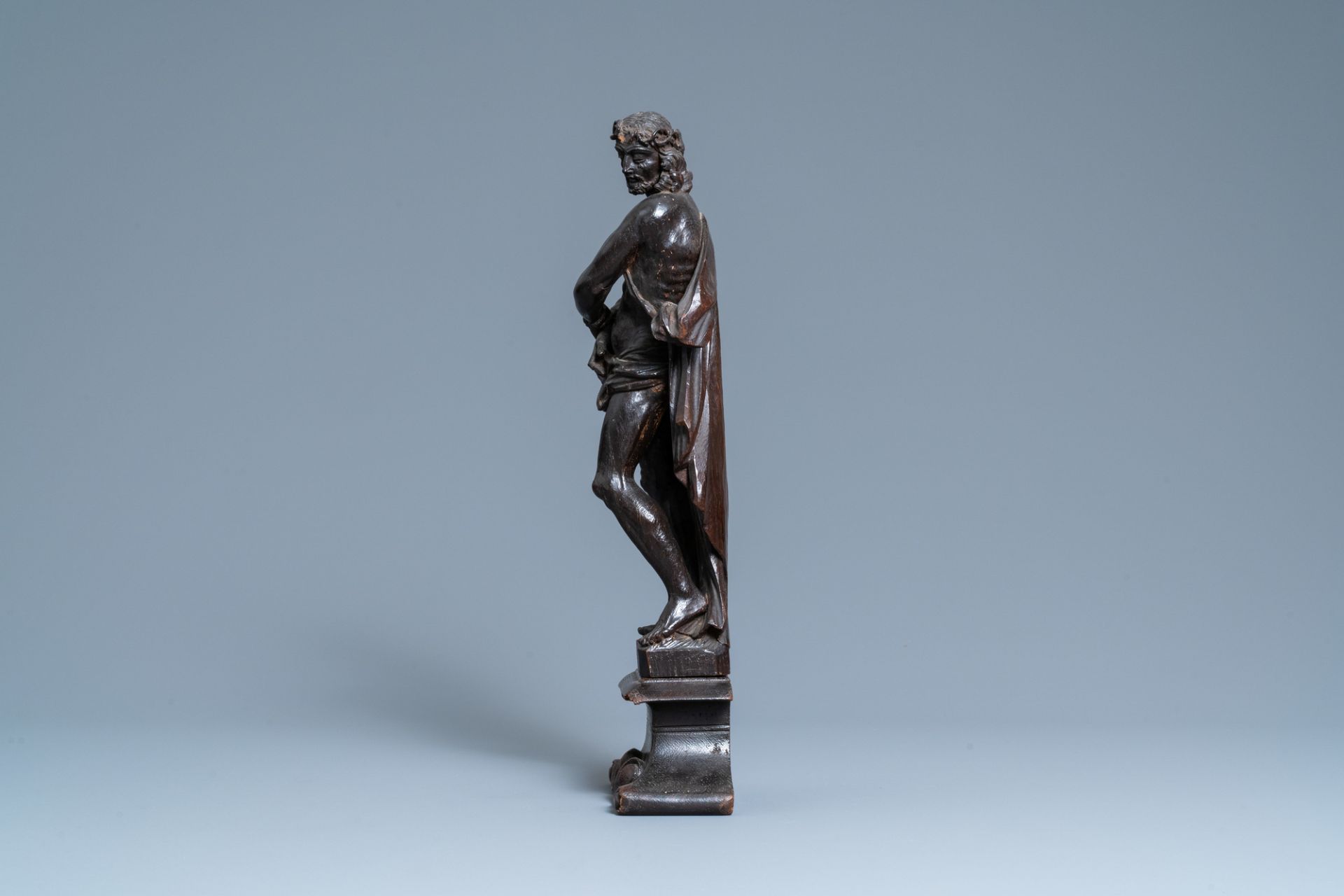 An oak 'Ecce Homo' figure, ca. 1600 - Image 5 of 7