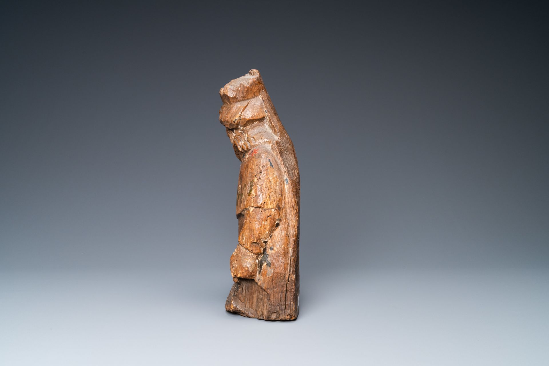 An oak figure of a prophet with traces of polychromy, 16th C. - Image 3 of 7