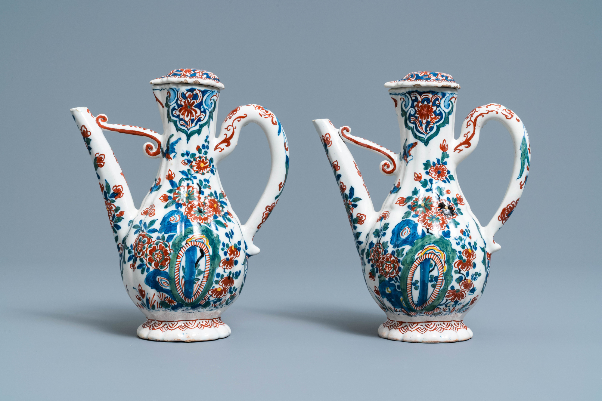 A Dutch Delft cashmere palette cruet set on stand, 1st quarter 18th C. - Image 10 of 19