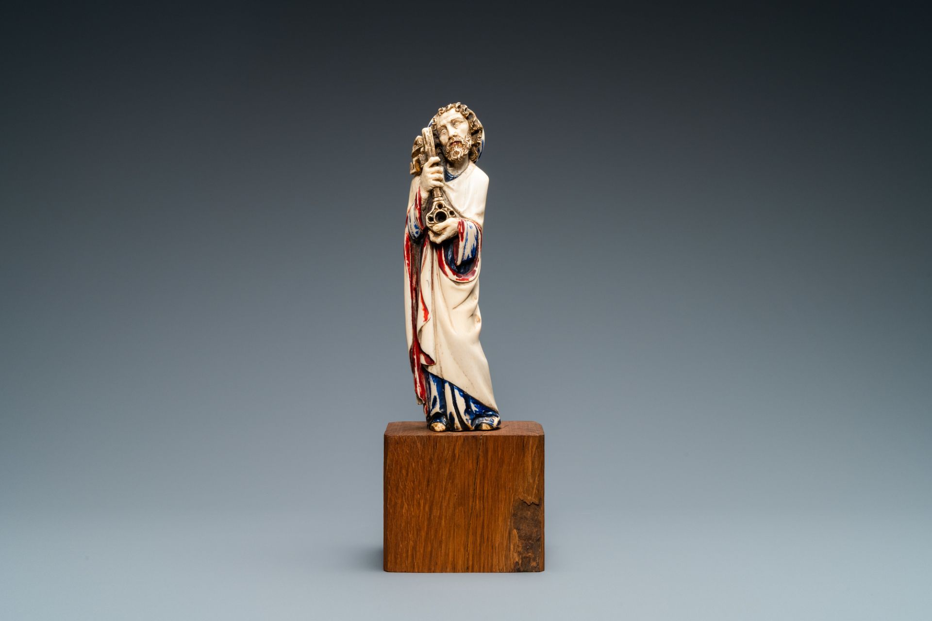 A polychromed ivory figure of Saint Peter, 19th C. - Image 2 of 7