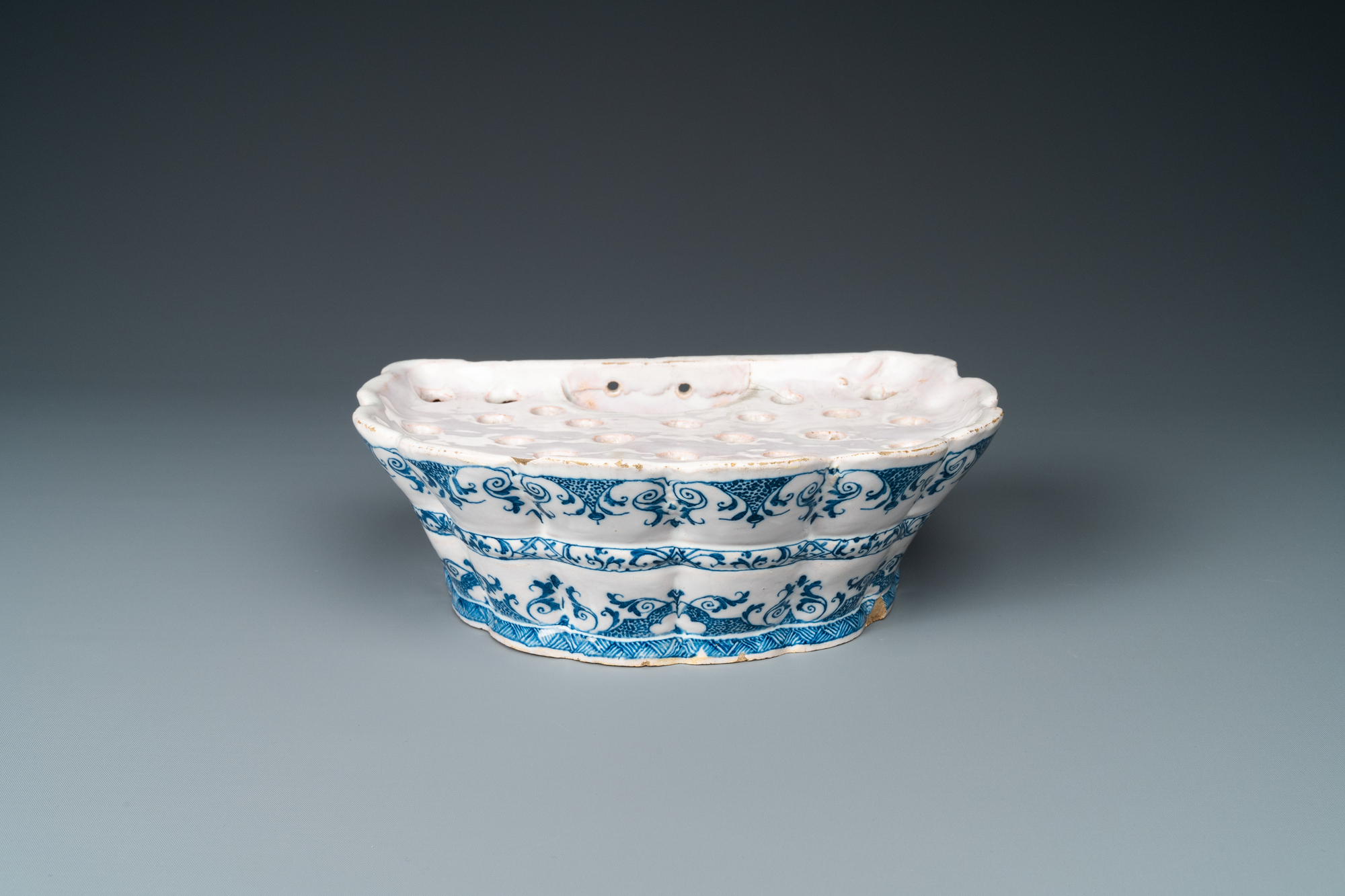 A blue and white Moustiers faience flower holder, France, 18th C. - Image 2 of 8