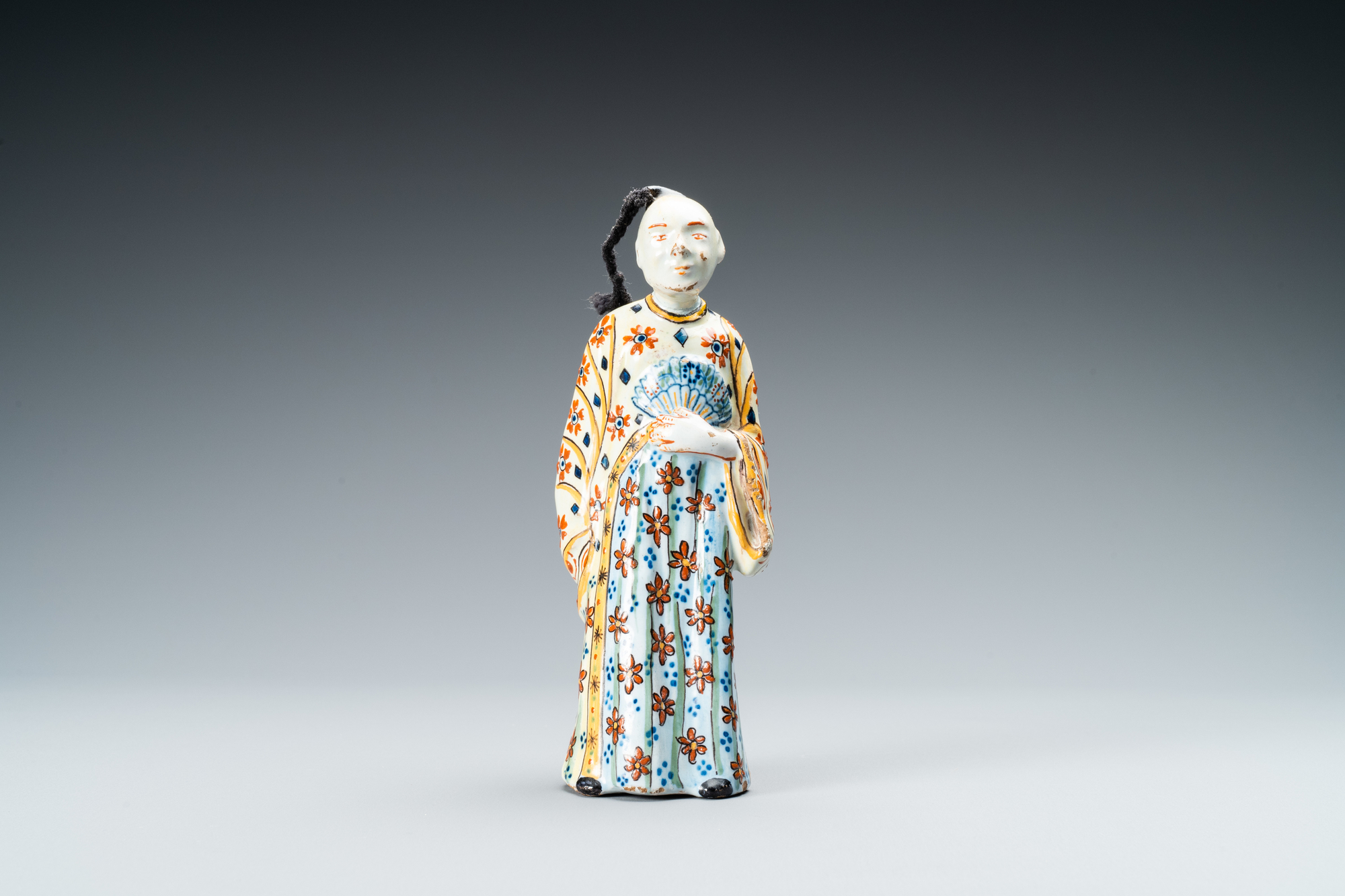 A polychrome Dutch Delft figure of a Chinaman, ca. 1800 - Image 2 of 7