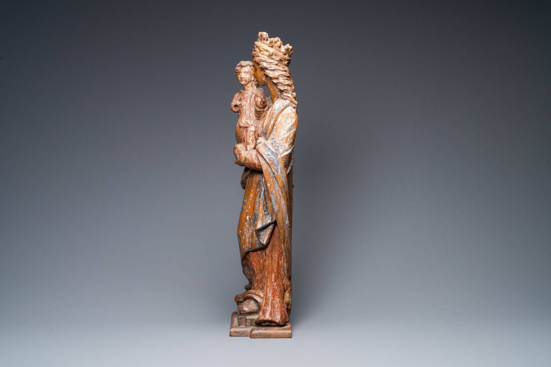 An oak figure of a Madonna with child, Flanders, 17th C. - Image 2 of 6