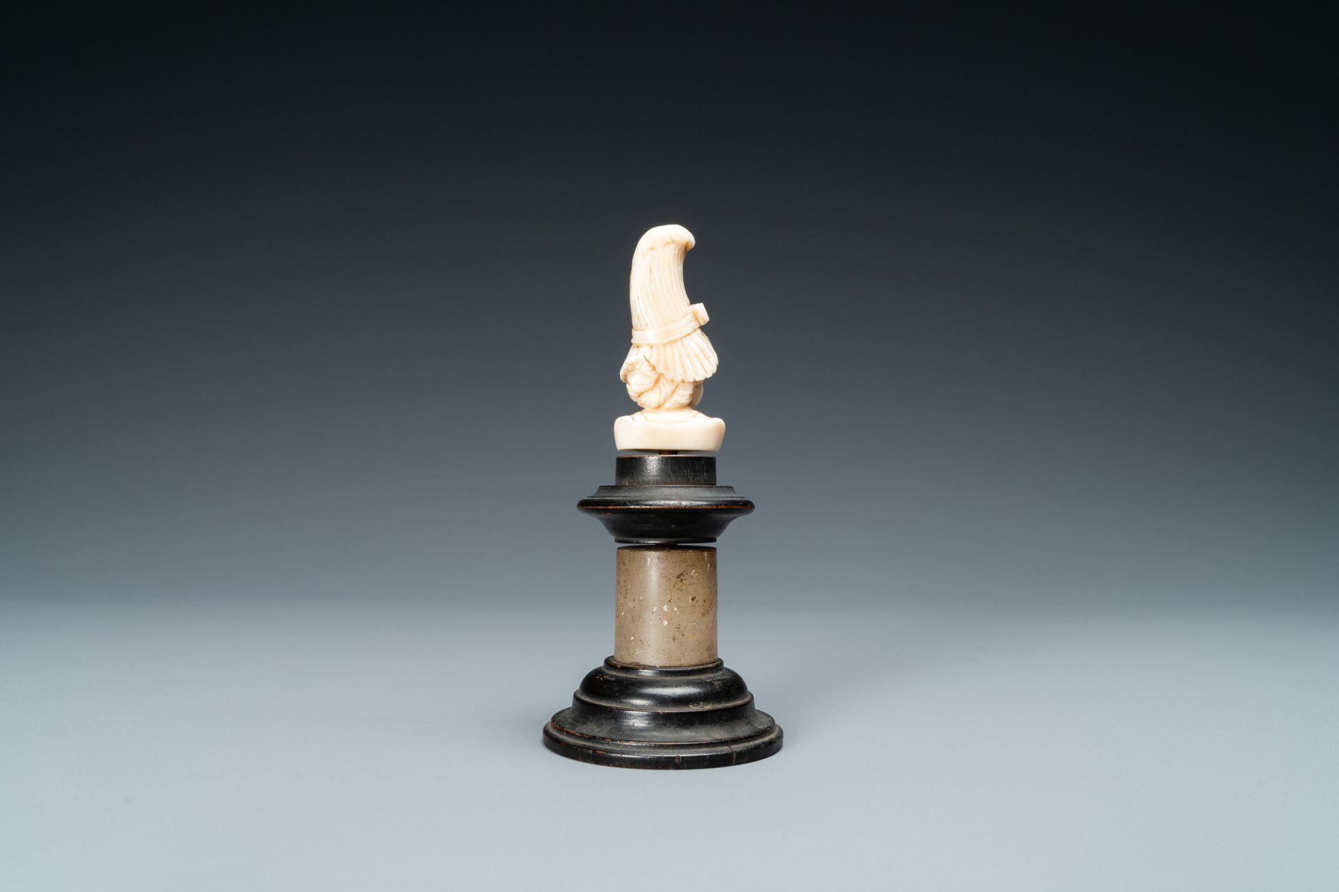 An ivory bust of a lady with a raised hairdress, 19th C. - Image 4 of 7