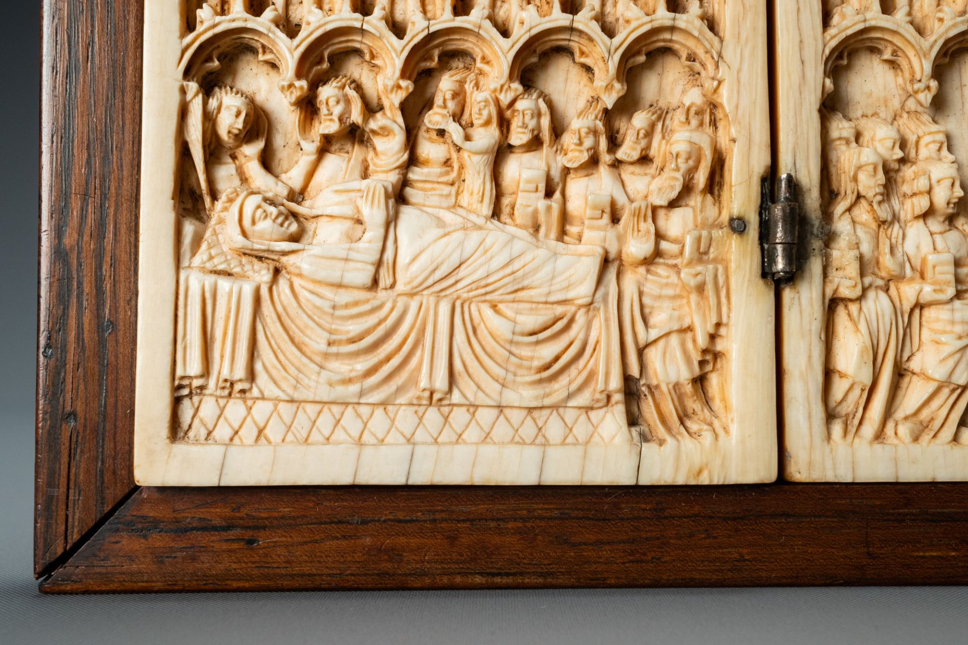 An ivory diptych, Germany, 14th C. - Image 5 of 9